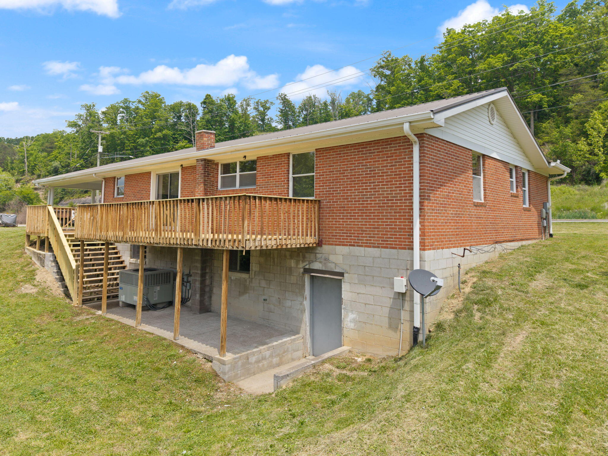 1176 Parkway Drive Property Photo 7