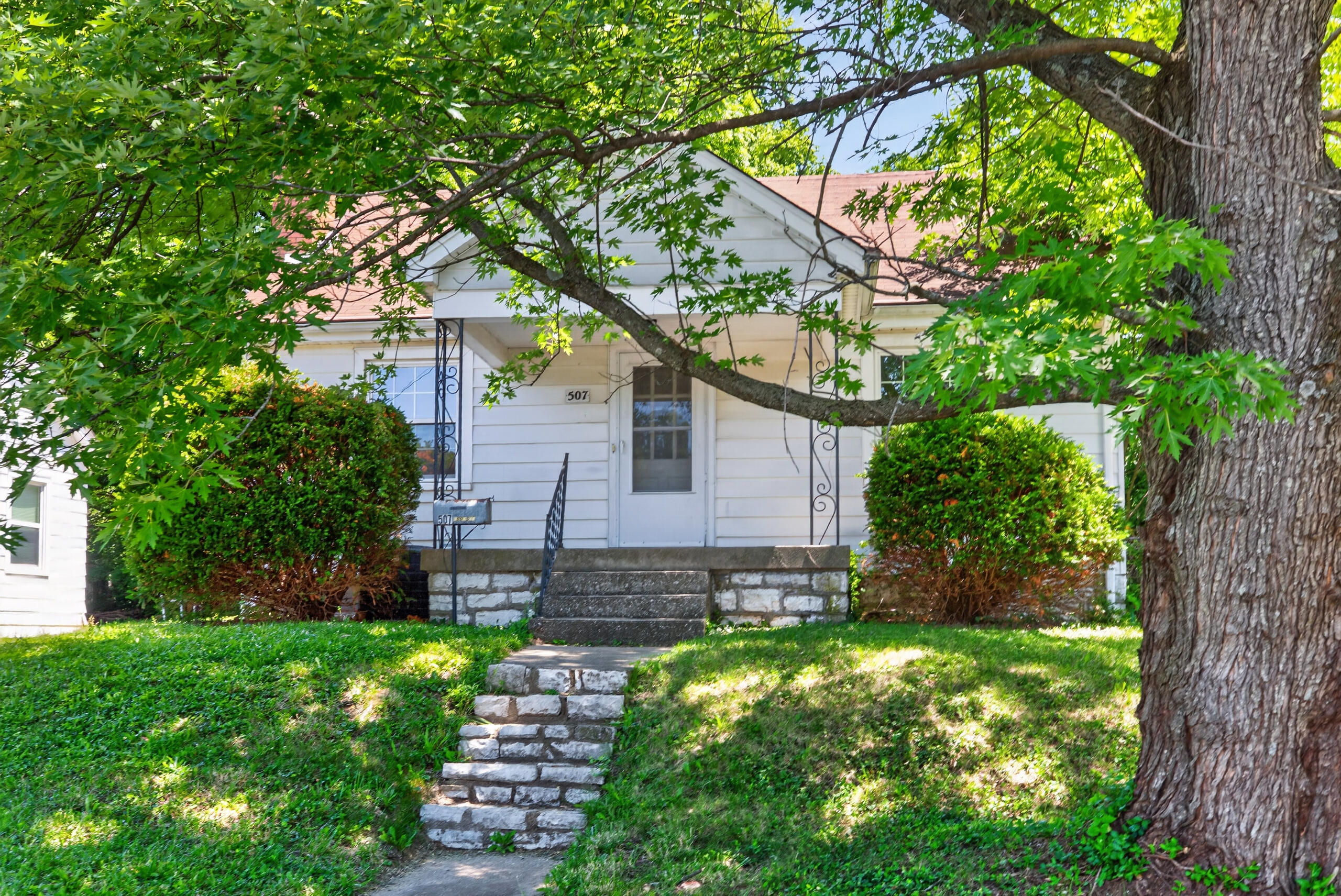 507 Addison Avenue Property Photo 1