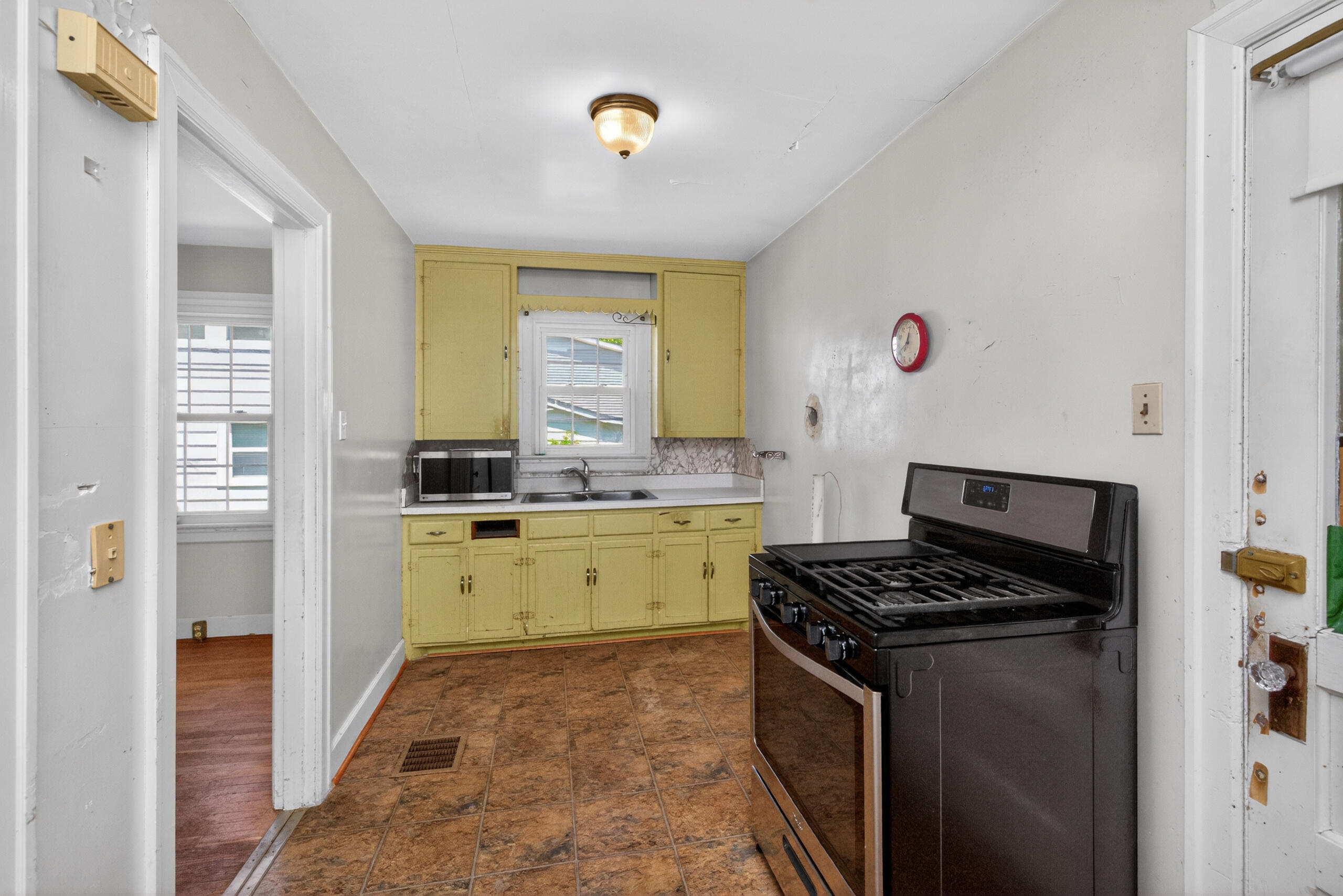 507 Addison Avenue Property Photo 7