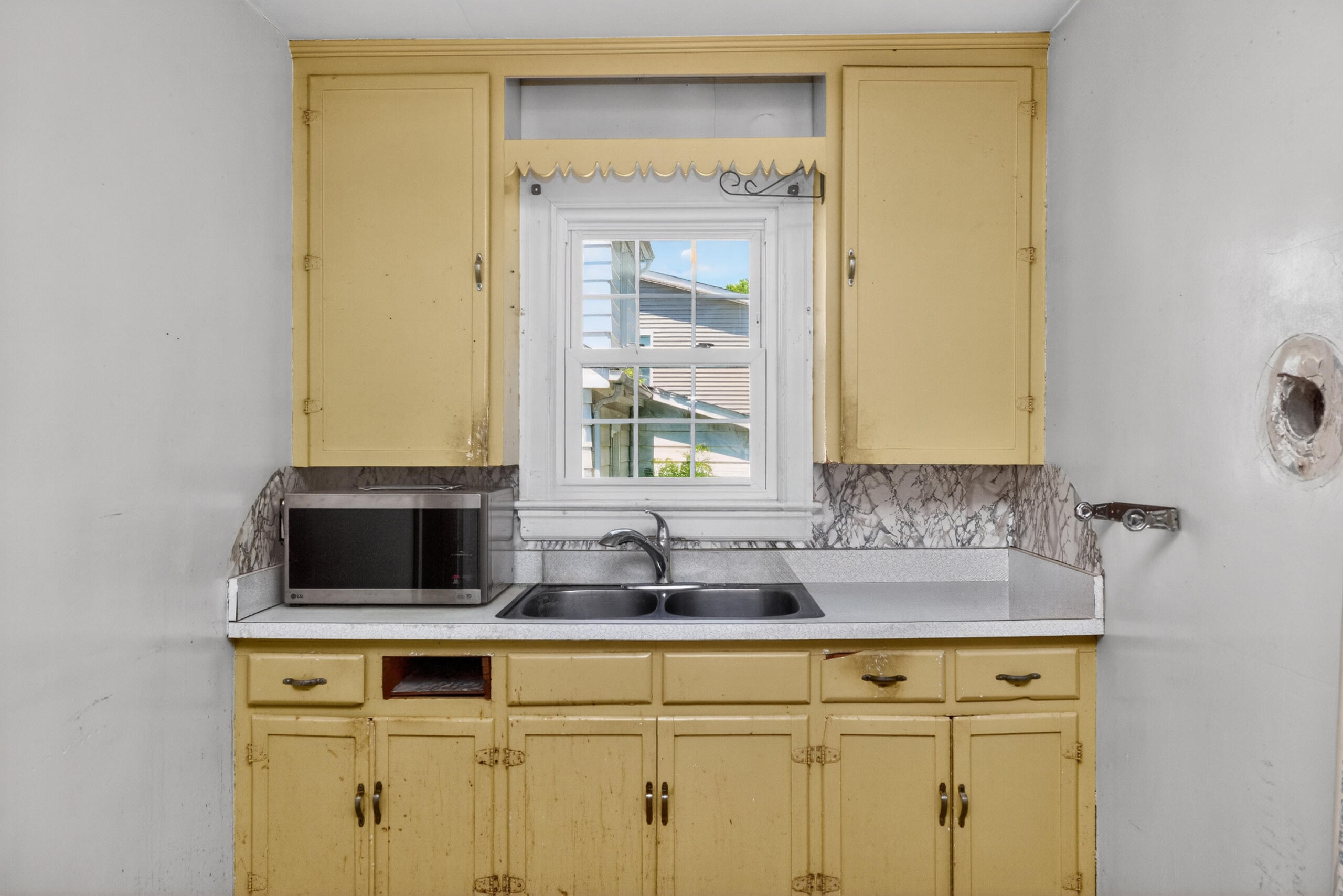 507 Addison Avenue Property Photo 8