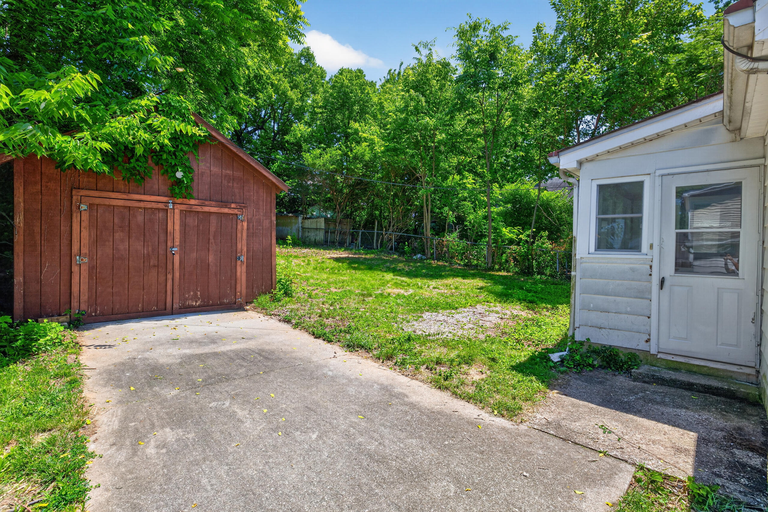 507 Addison Avenue Property Photo 20