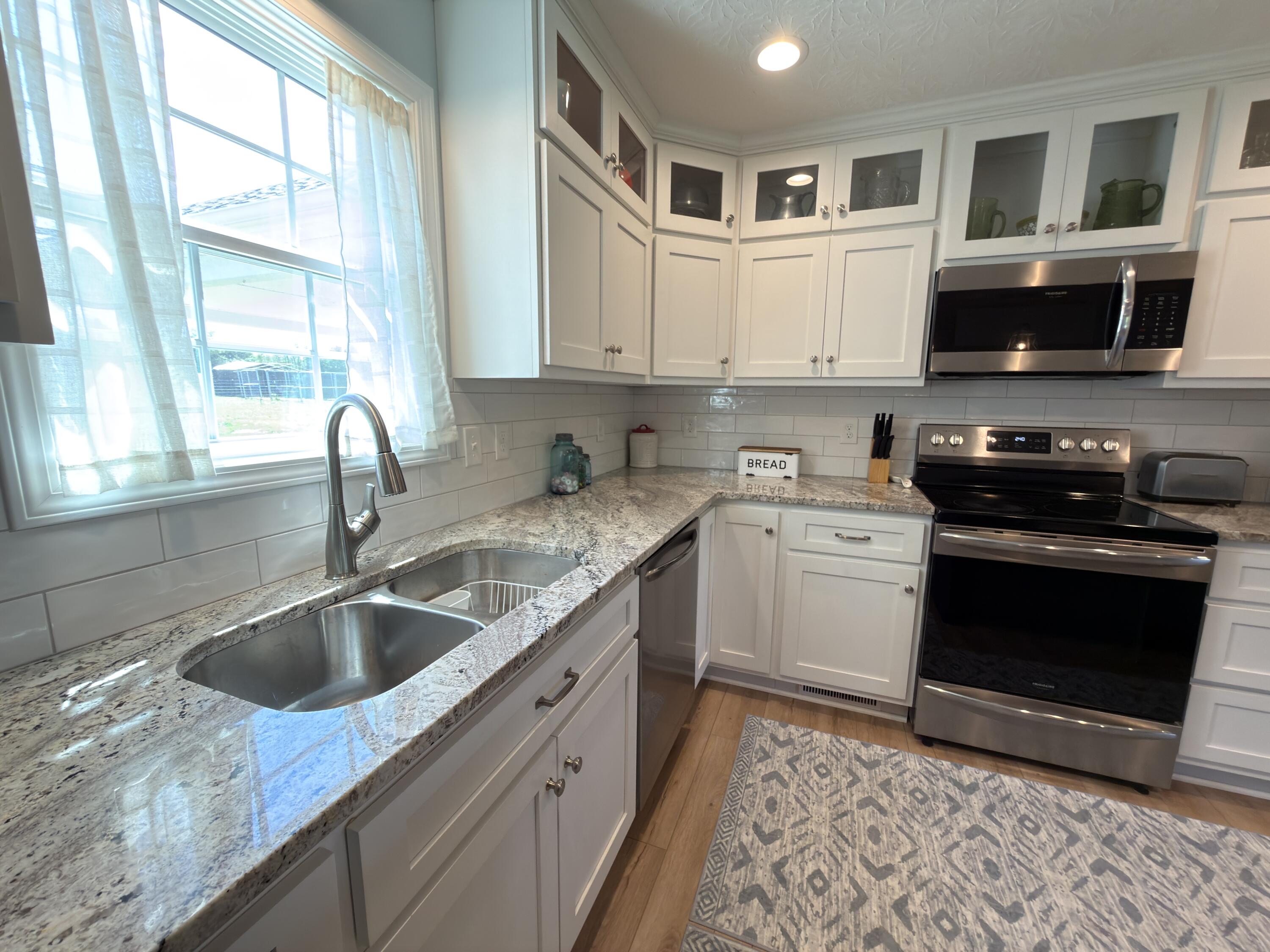 207 Collins Road Property Photo 9