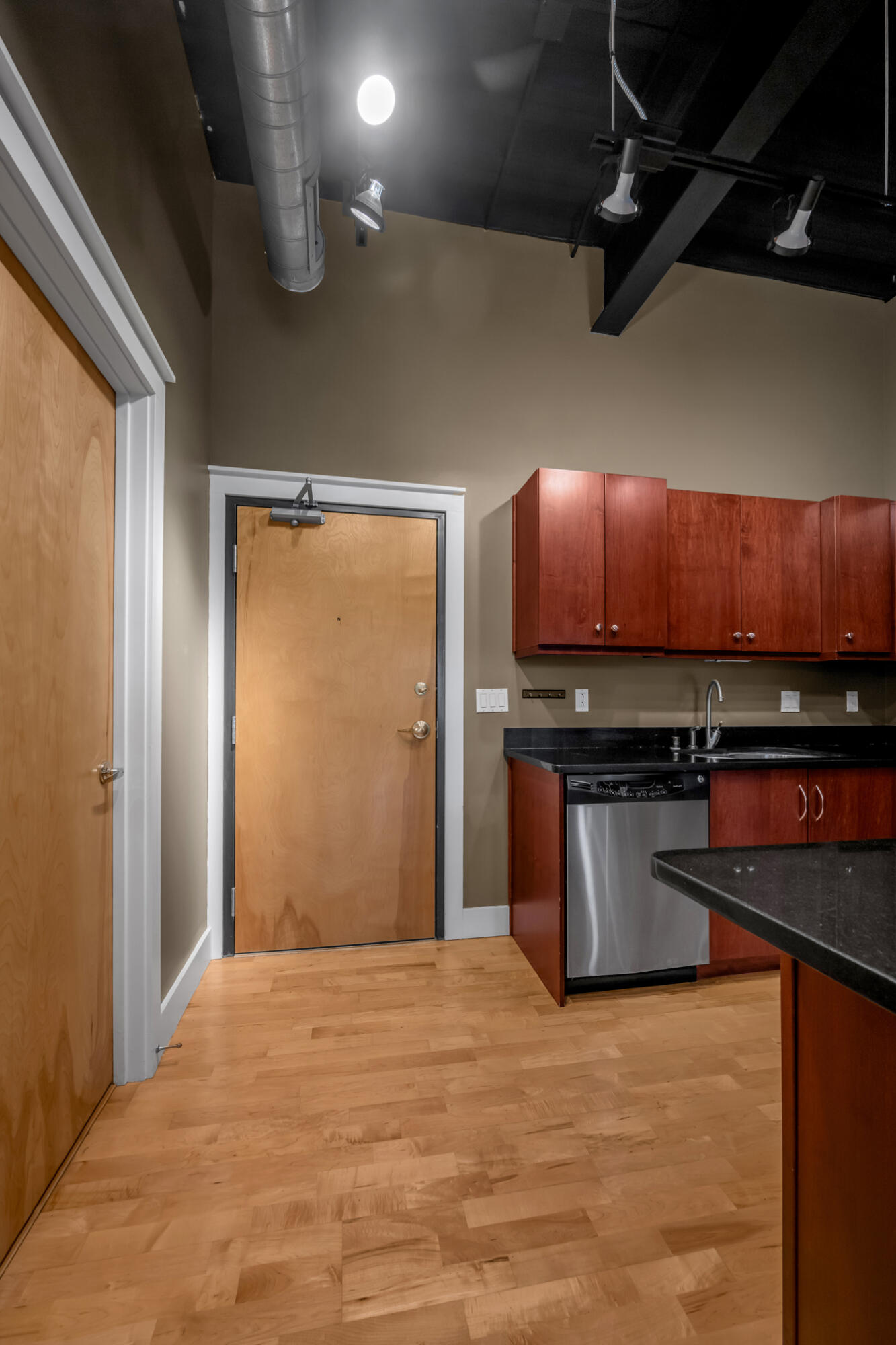 350 E Short Street 315 Property Photo 3