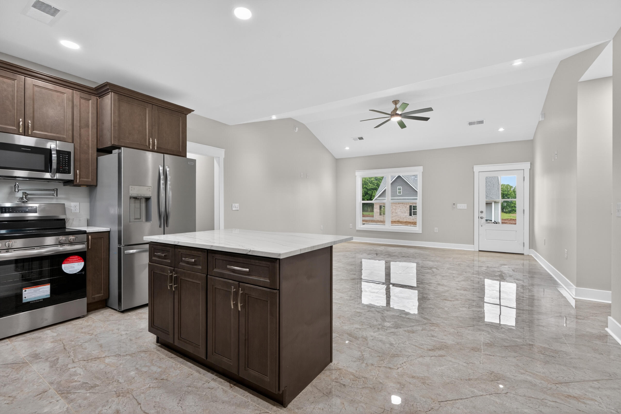 105 Stonegate Drive Property Photo 4