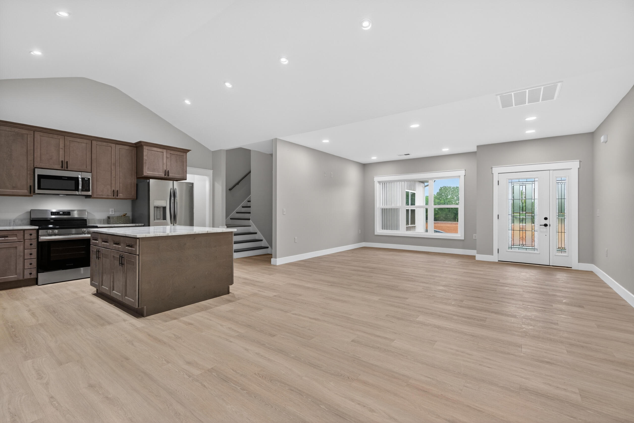 111 Stonegate Drive Property Photo 3