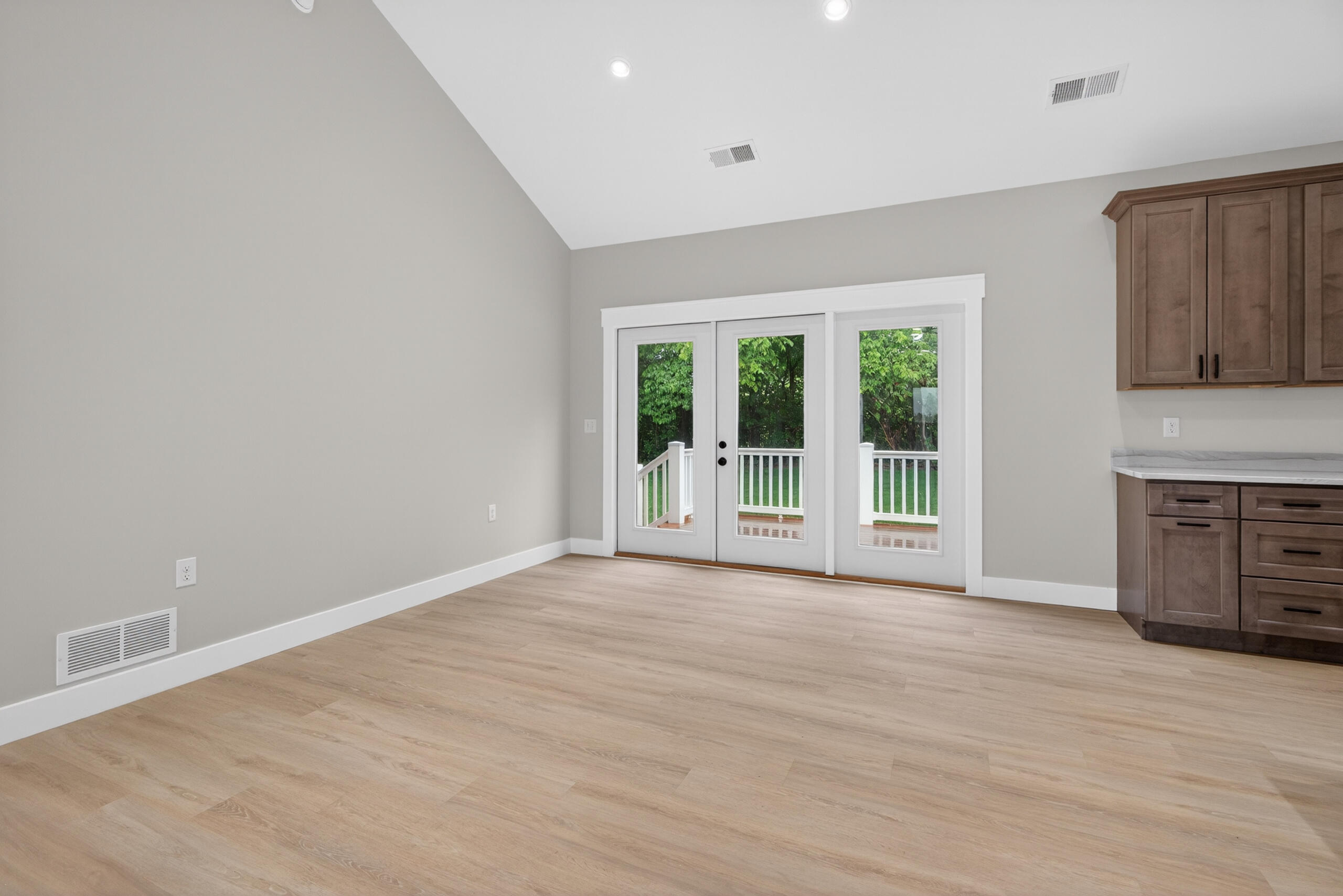 111 Stonegate Drive Property Photo 6