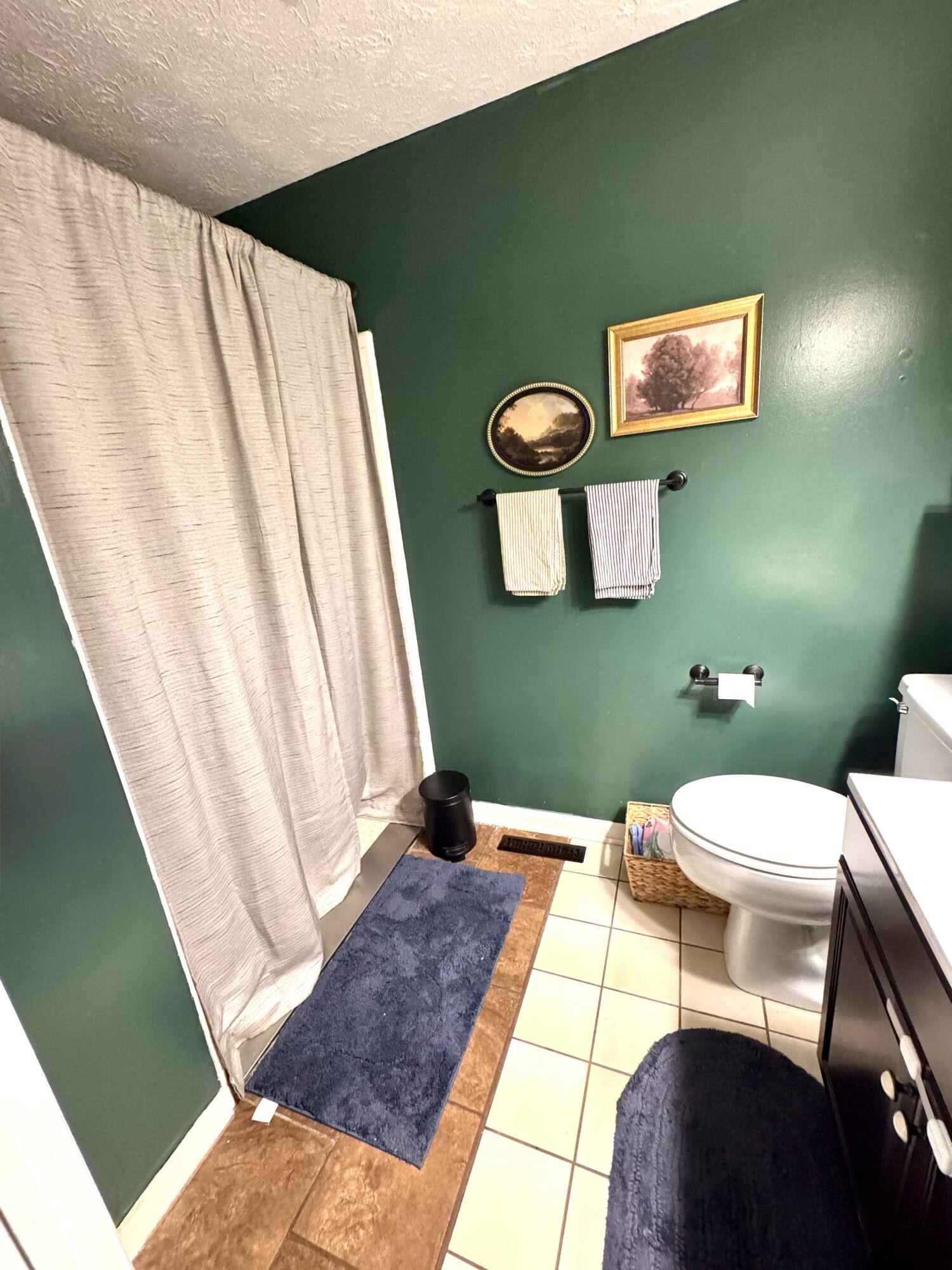 2220 Redbud Lane Property Photo 7