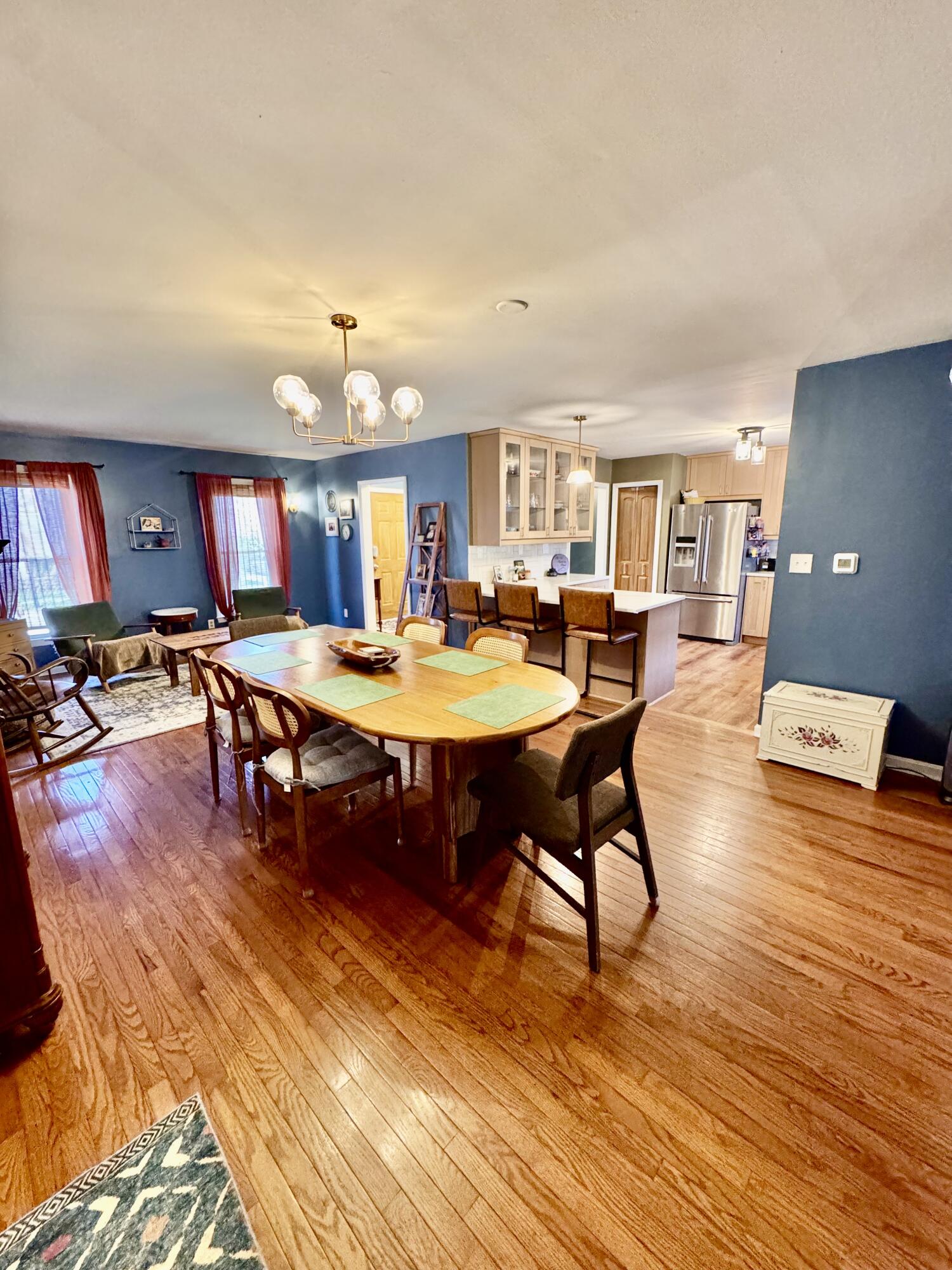 2220 Redbud Lane Property Photo 9