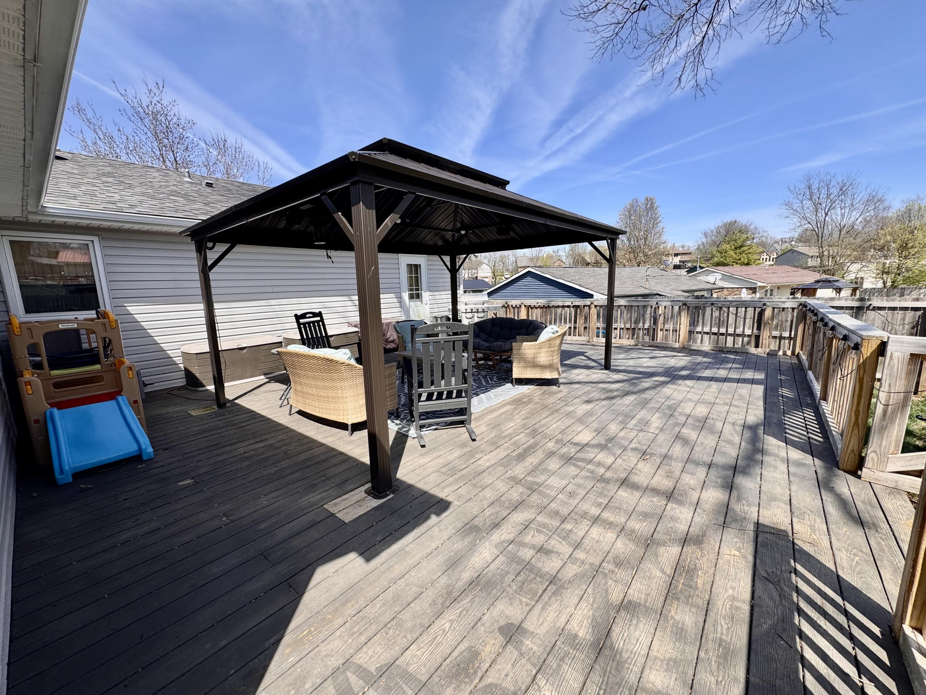 2220 Redbud Lane Property Photo 17