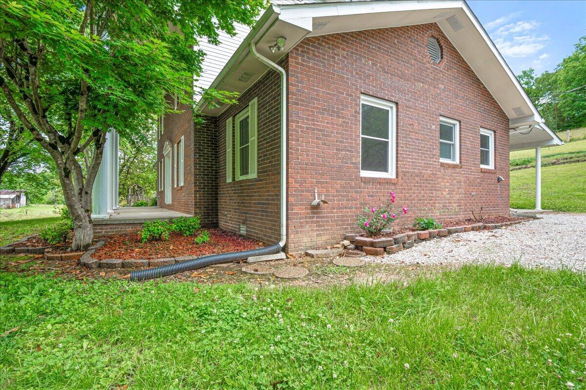 100 Lowell Brown Road Property Photo 10