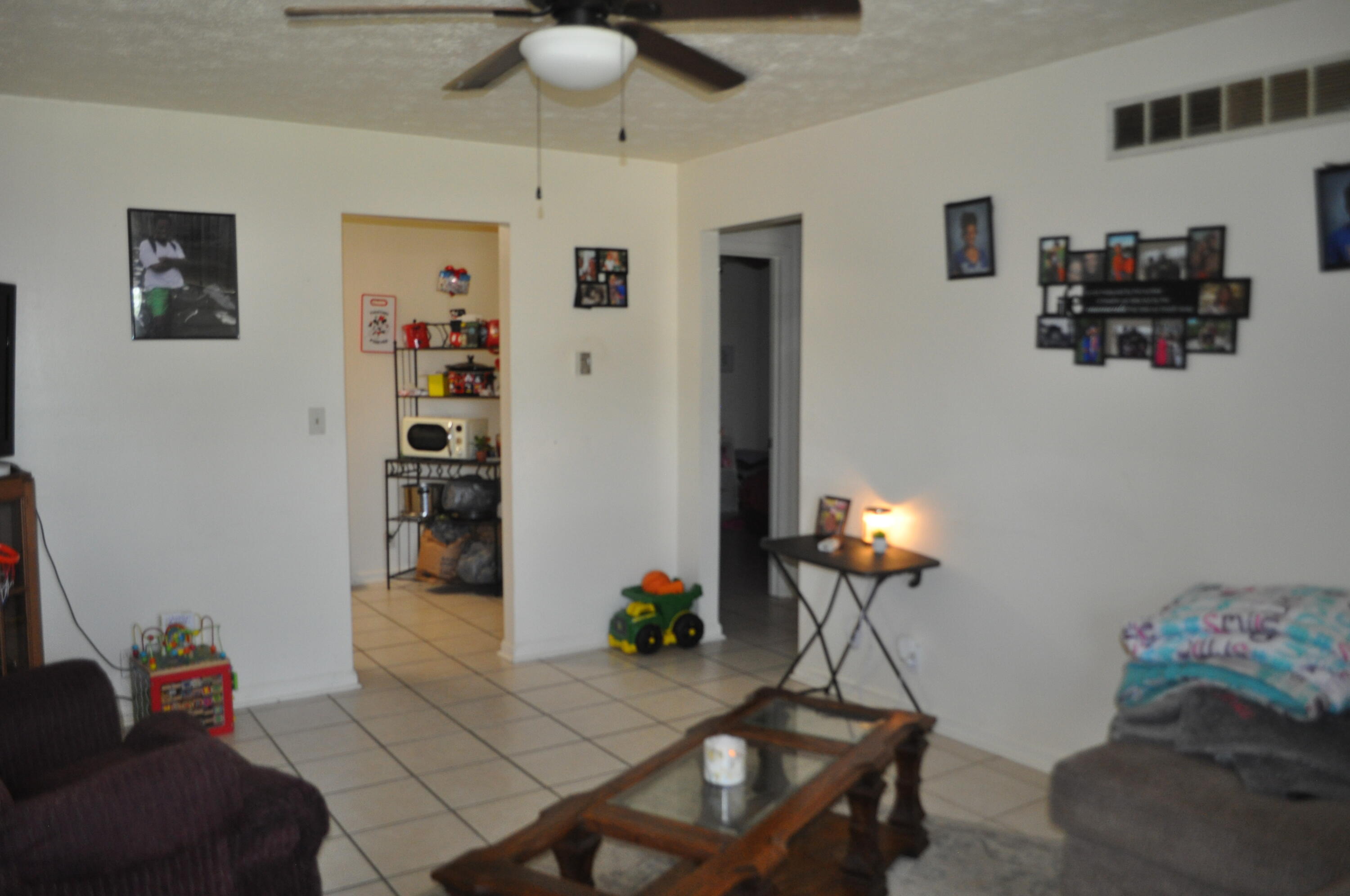 201 Hawthorne Drive Property Photo 3