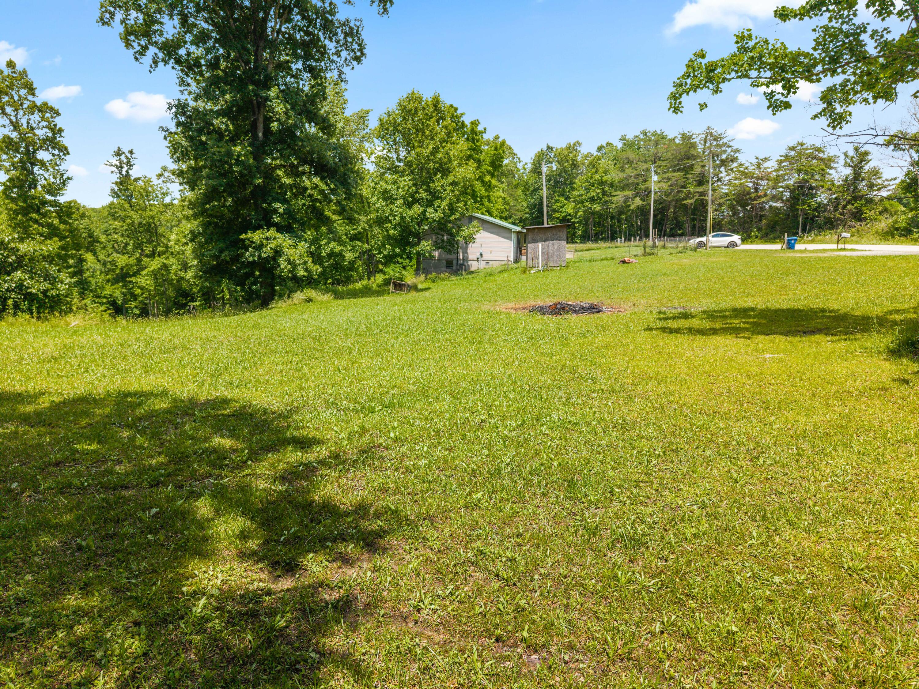 23 Ky-1609 Property Photo 8