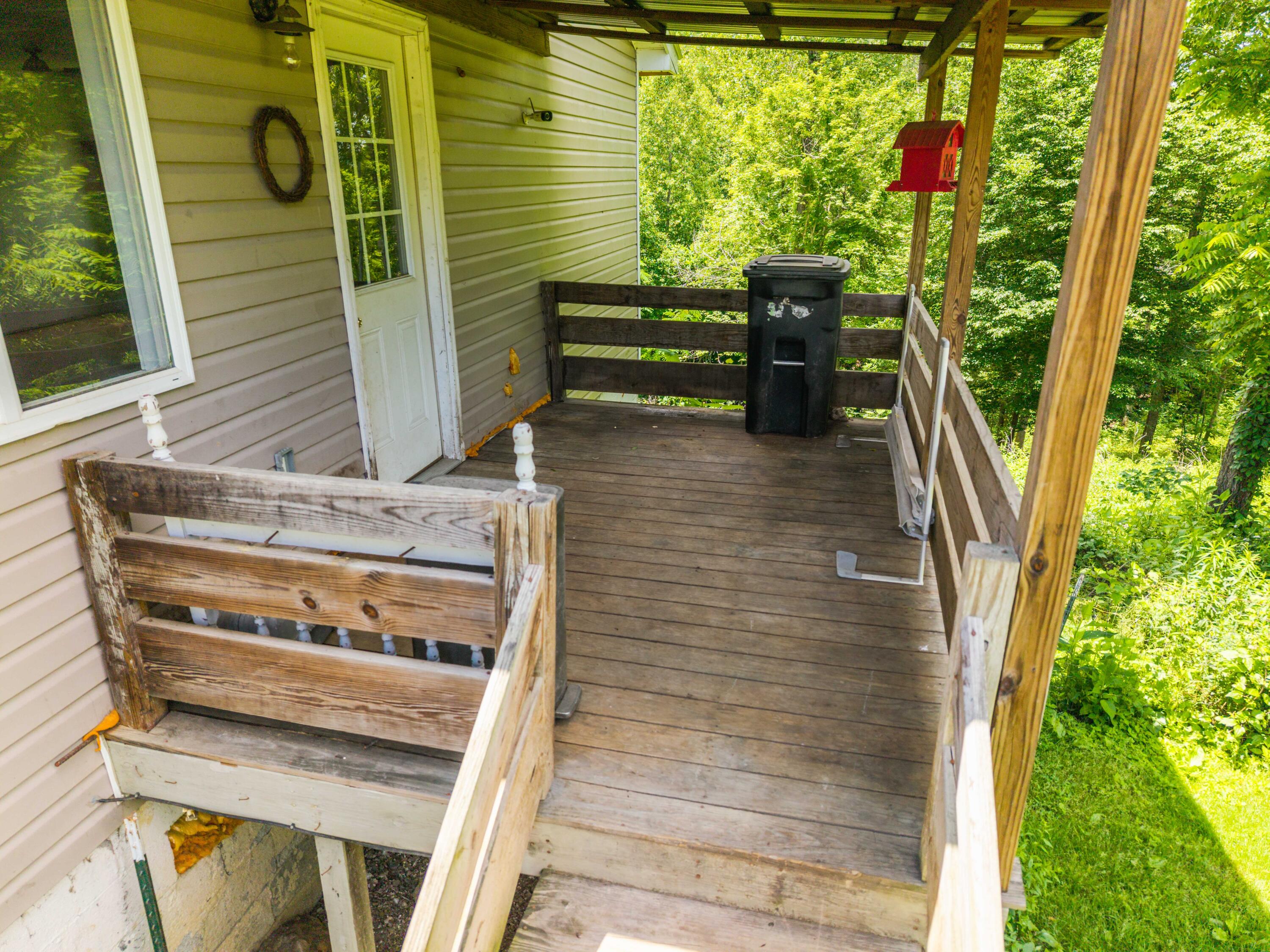 23 Ky-1609 Property Photo 13
