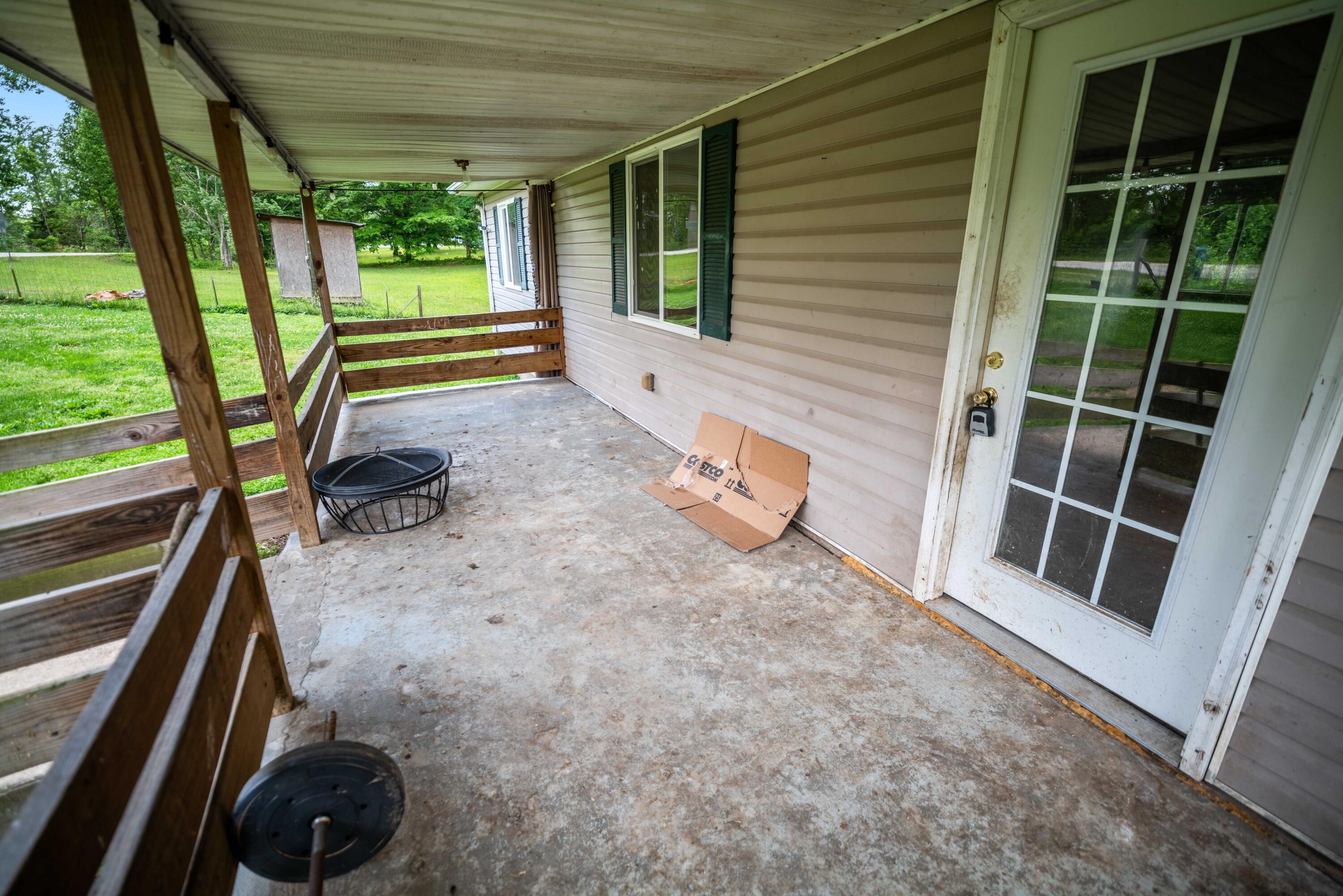 23 Ky-1609 Property Photo 17