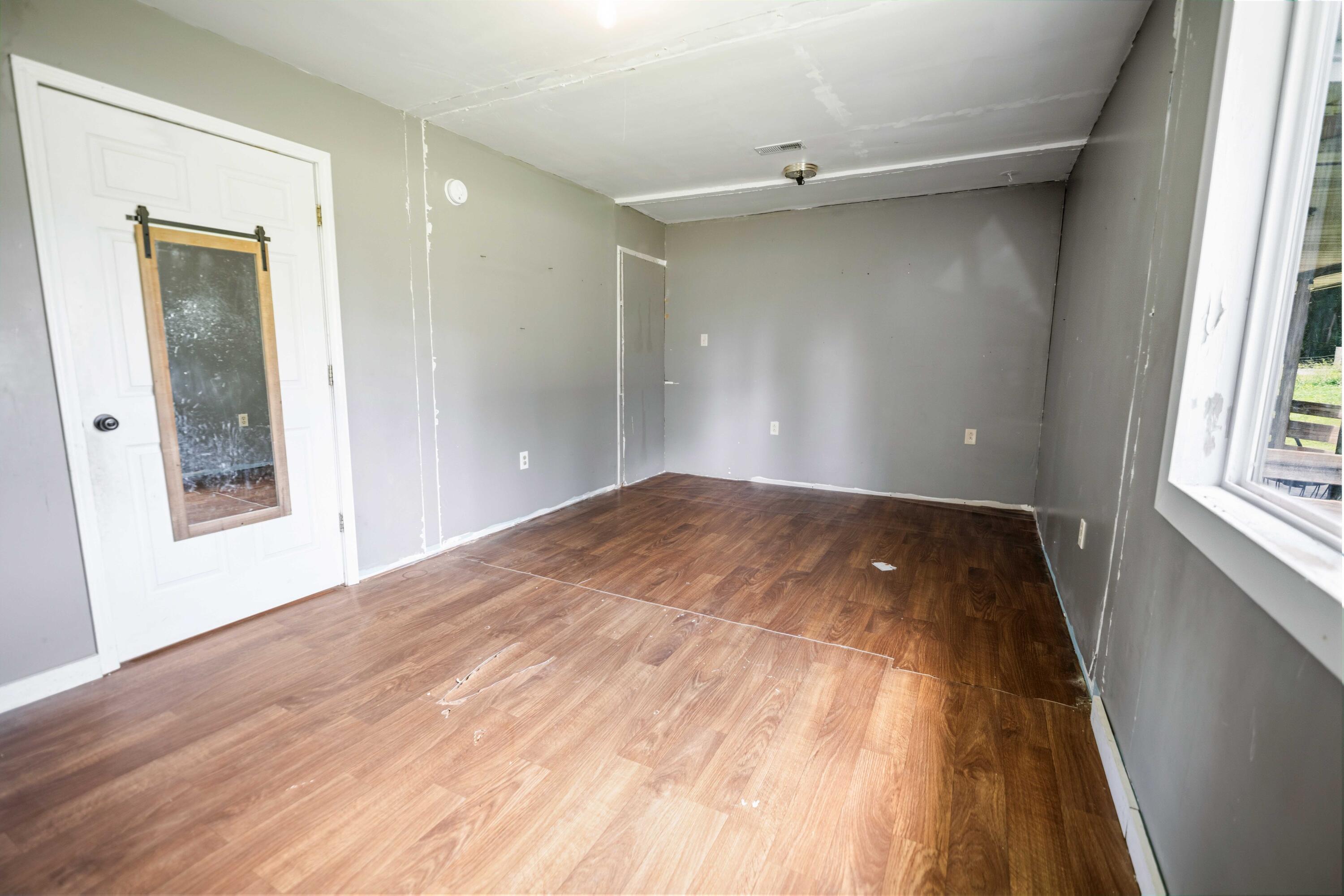 23 Ky-1609 Property Photo 21