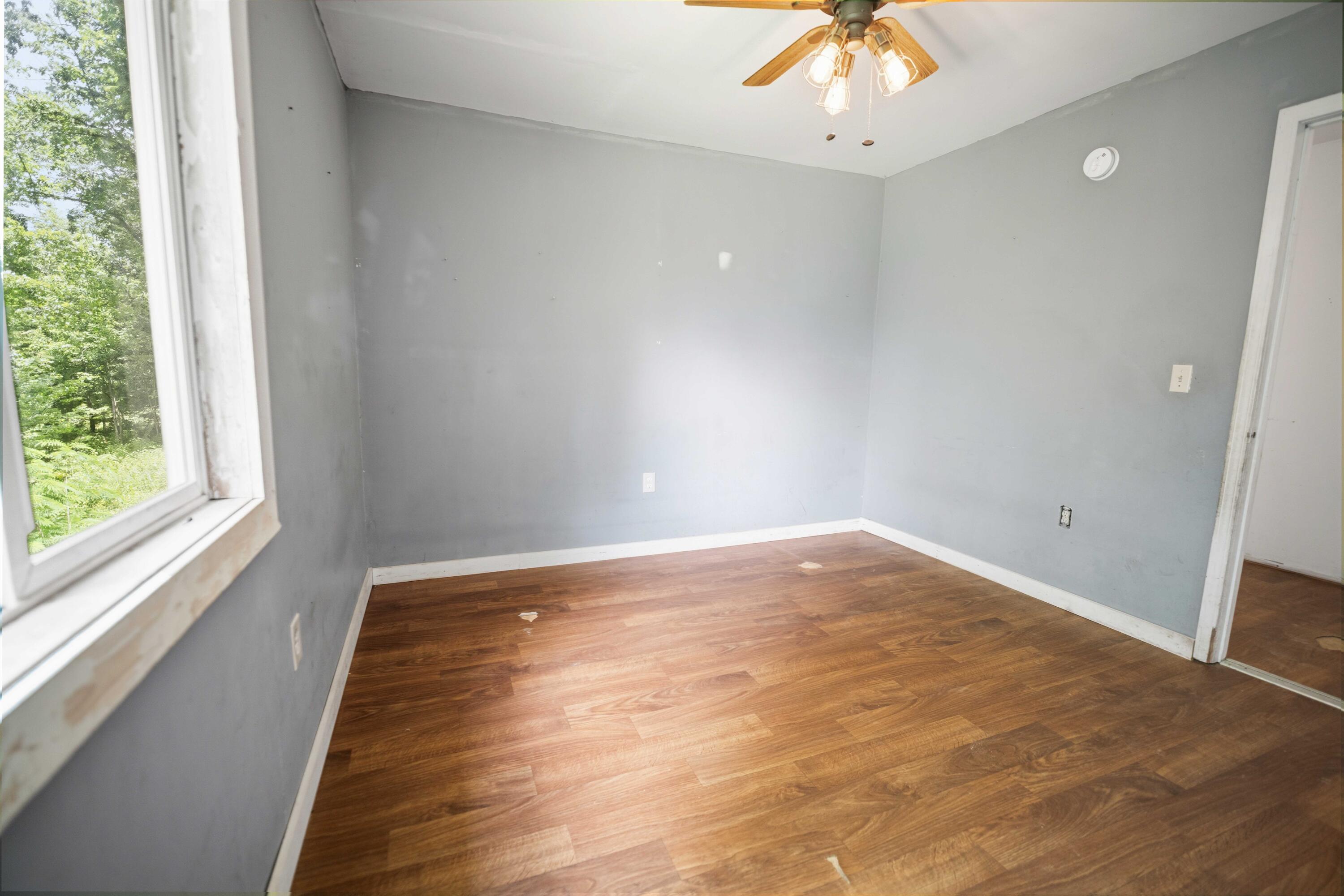 23 Ky-1609 Property Photo 24