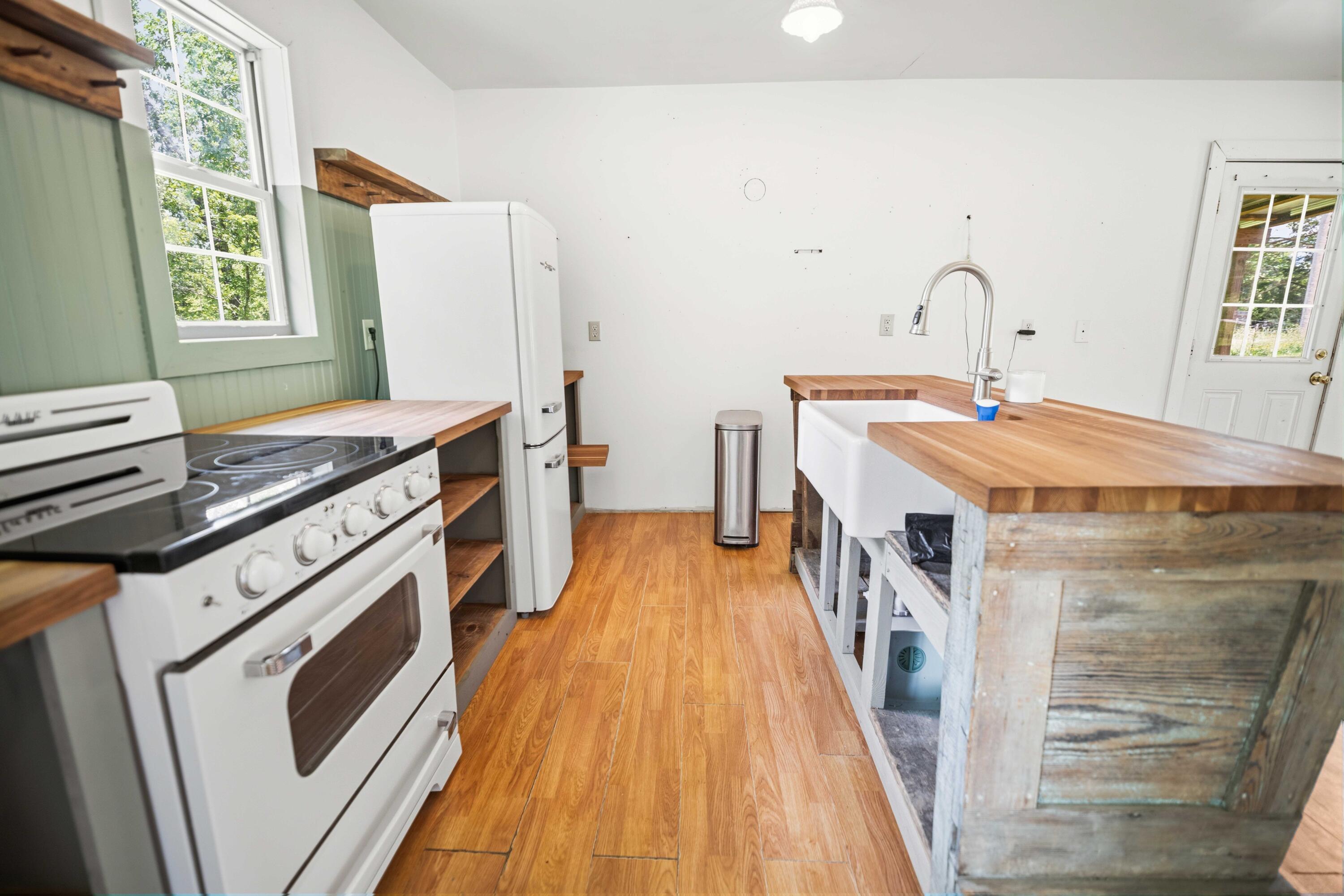 23 Ky-1609 Property Photo 26