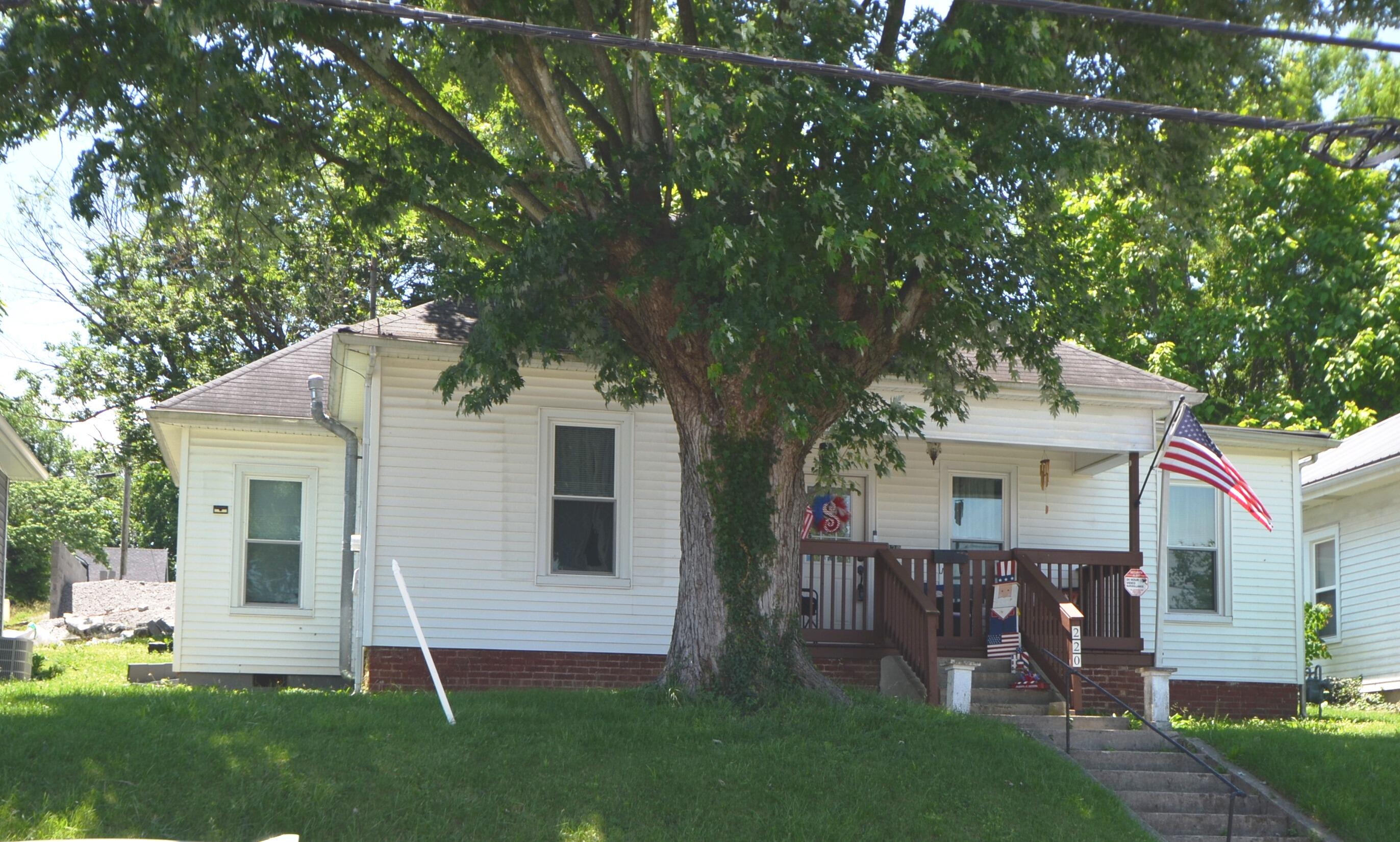 220 E OFFICE Street Property Photo 1
