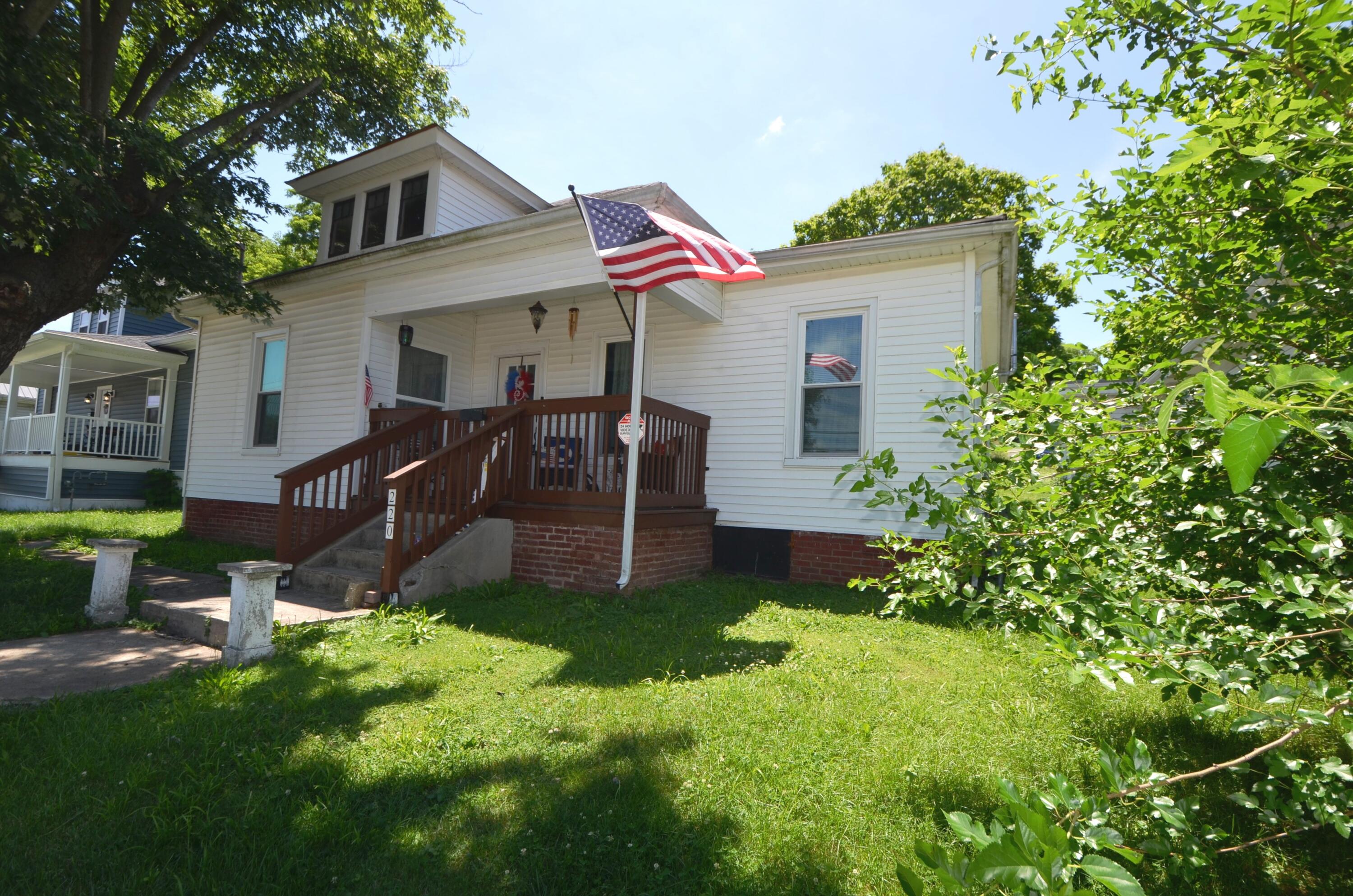 220 E Office Street Property Photo 3