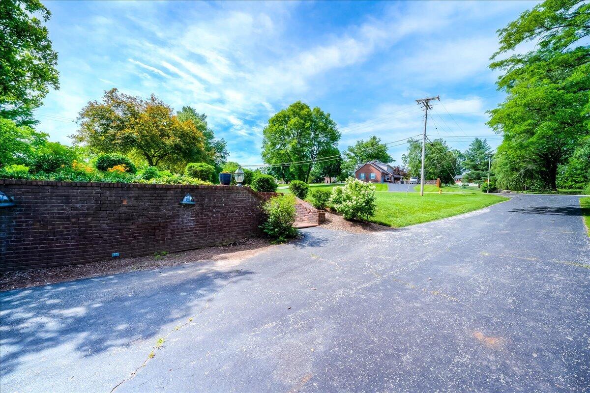 502 Breckenridge Boulevard Property Photo 31