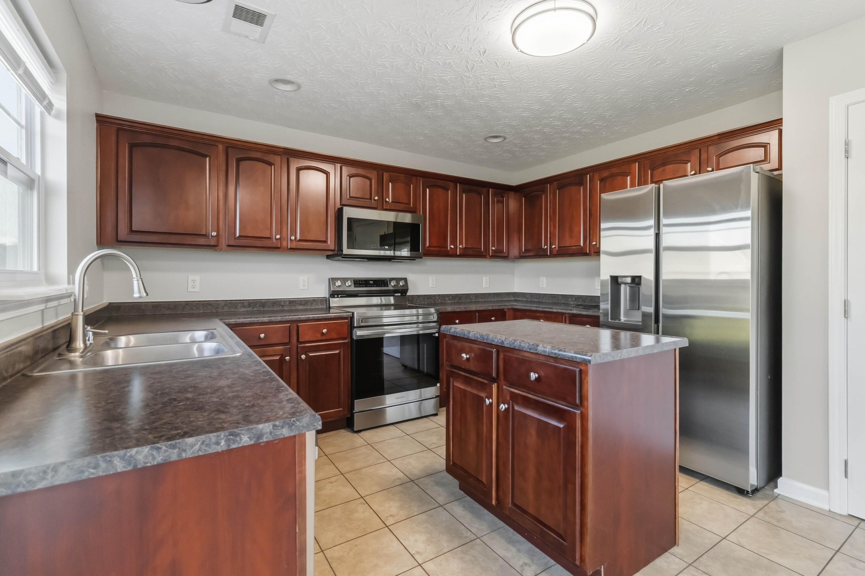 971 Cobble Drive Property Photo 3