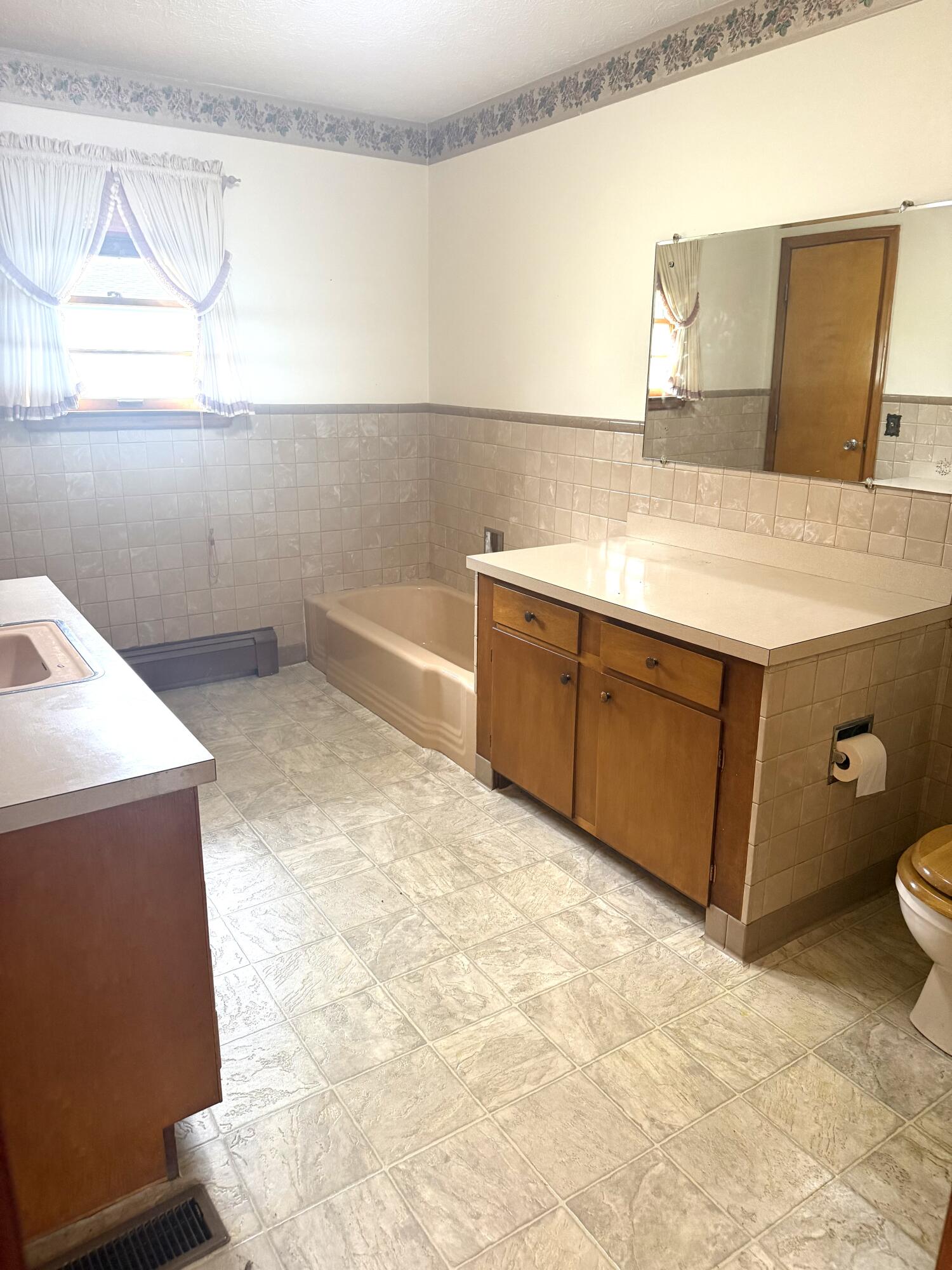 2544 Curtis Pike Property Photo 5