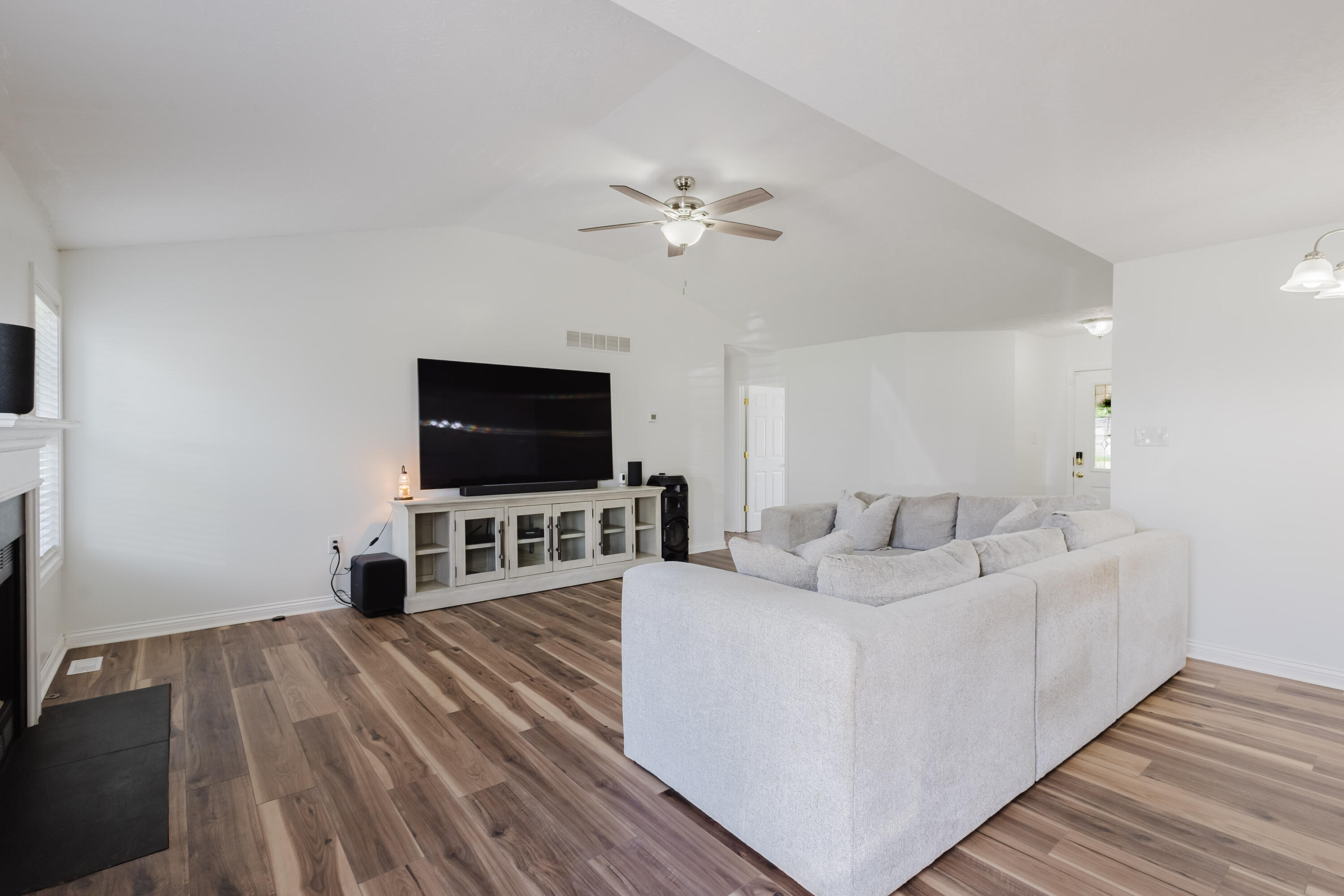 513 Edgewood Drive Property Photo 4