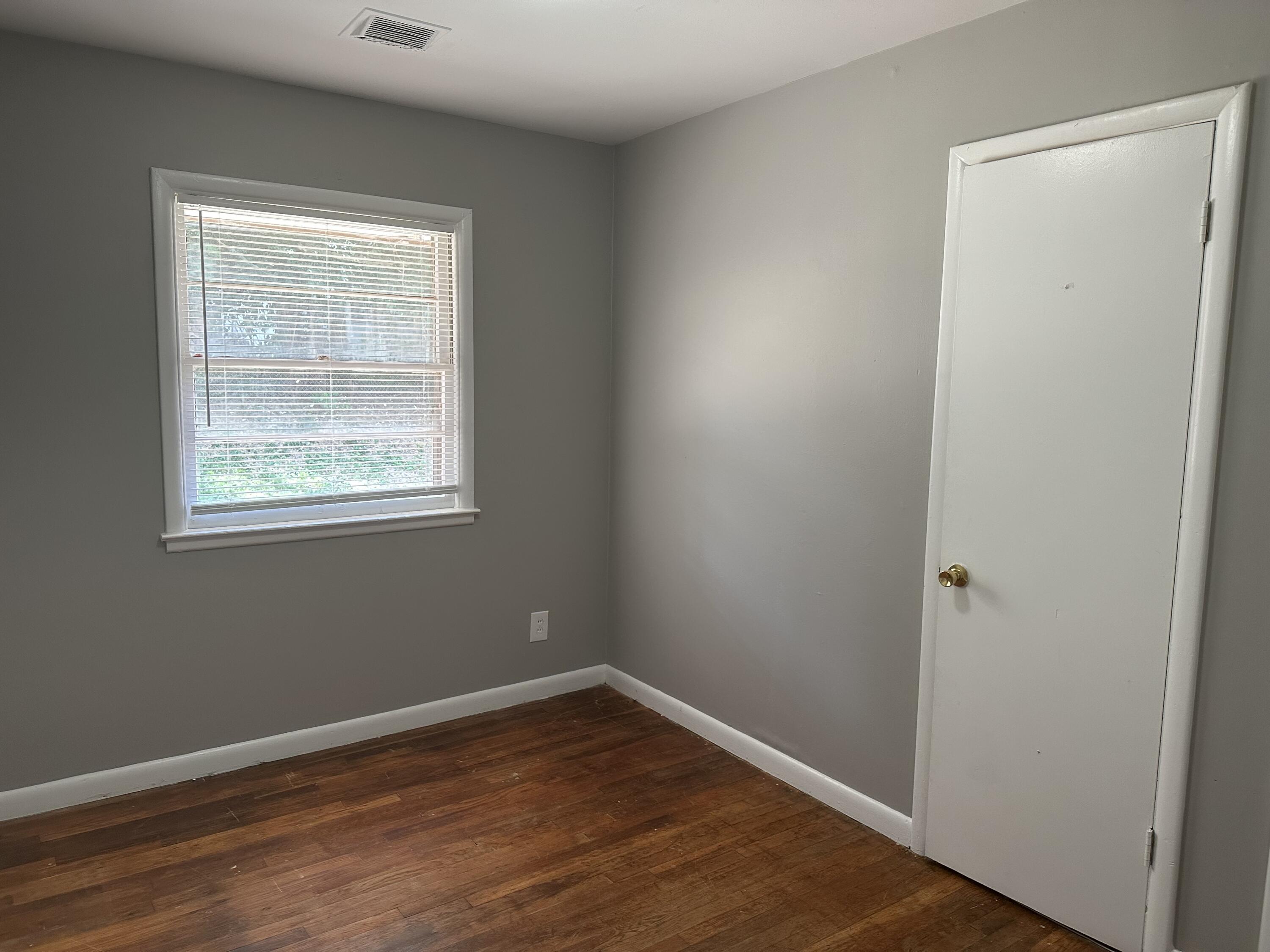 1072 Hudson Avenue Property Photo 4