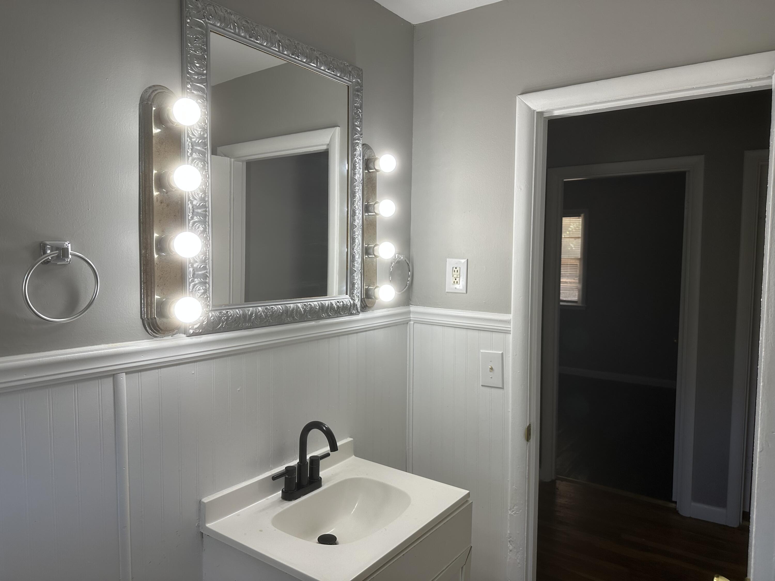 1072 Hudson Avenue Property Photo 7
