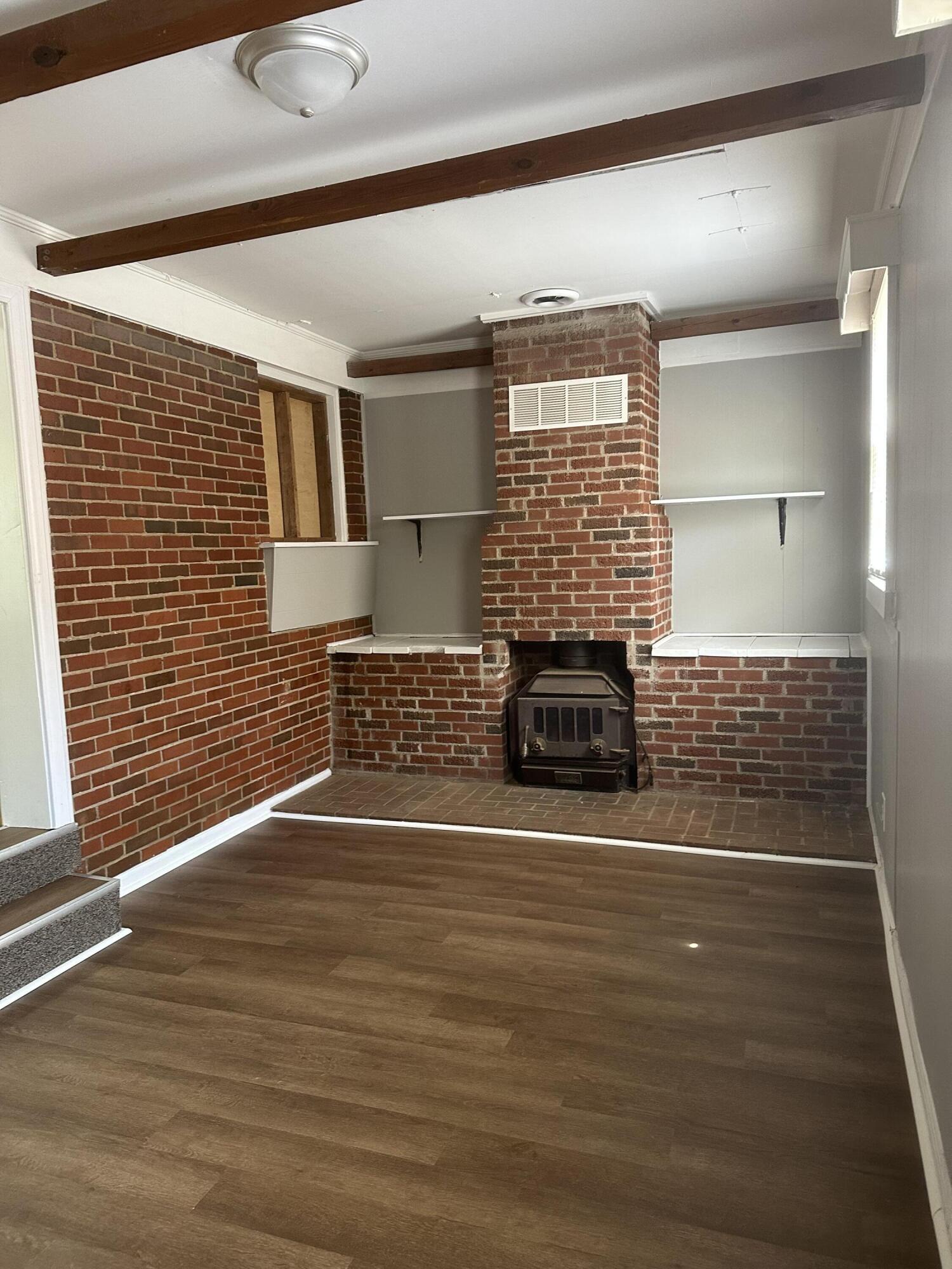 1072 Hudson Avenue Property Photo 10