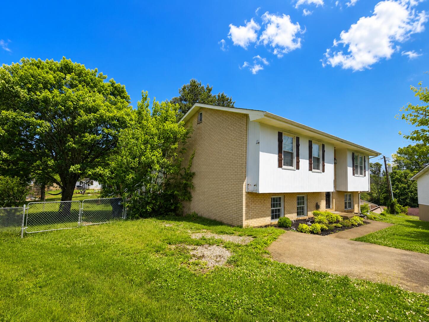 656 Magnolia Drive Property Photo 4