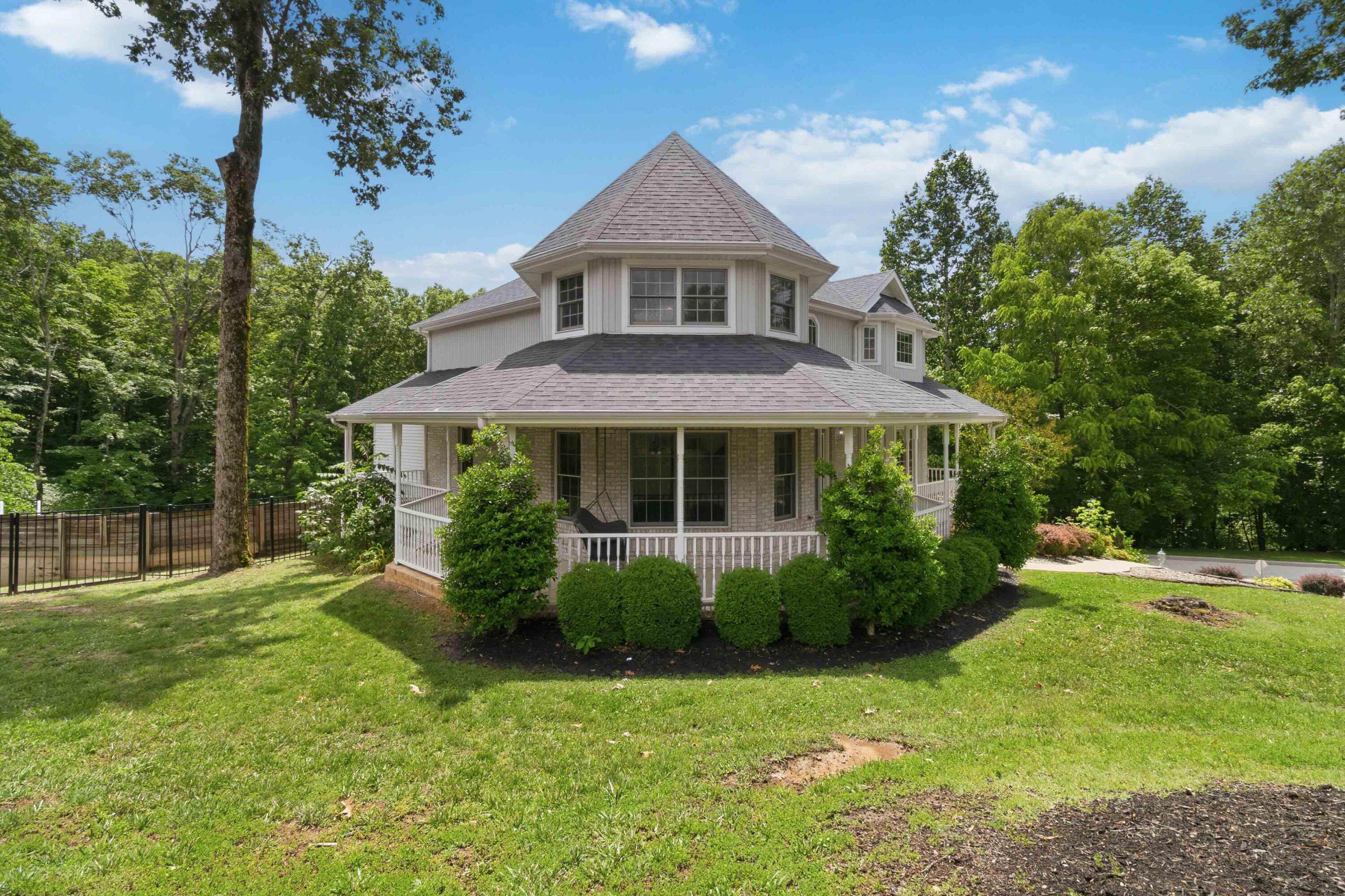 414 Lake Forest Drive Property Photo 4