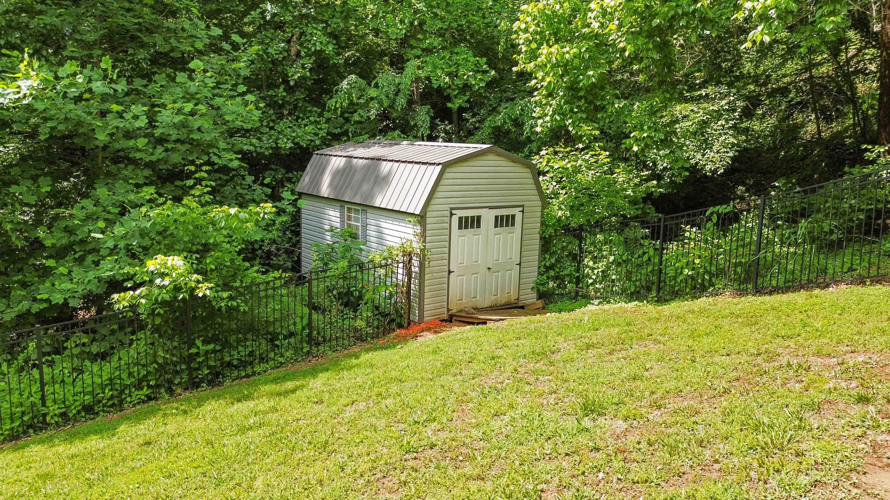 414 Lake Forest Drive Property Photo 7