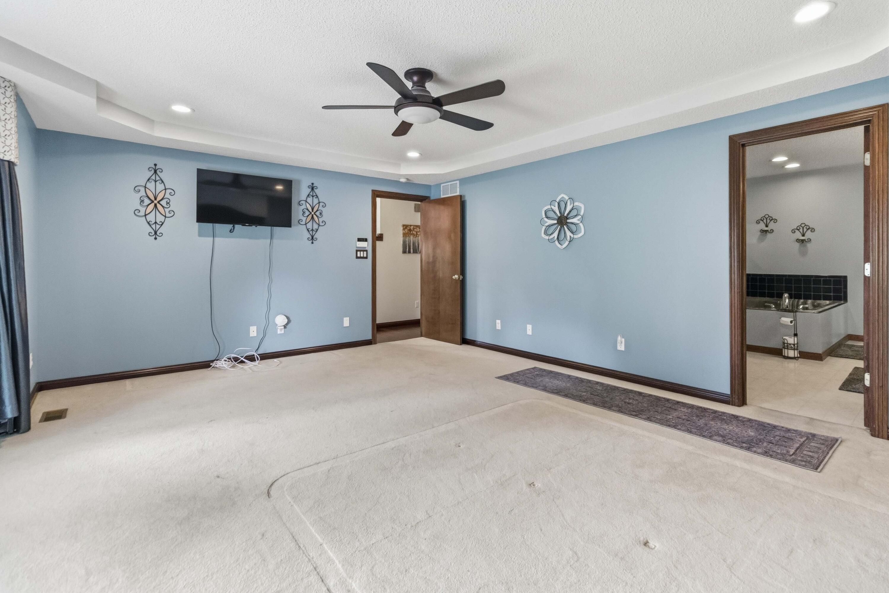414 Lake Forest Drive Property Photo 40