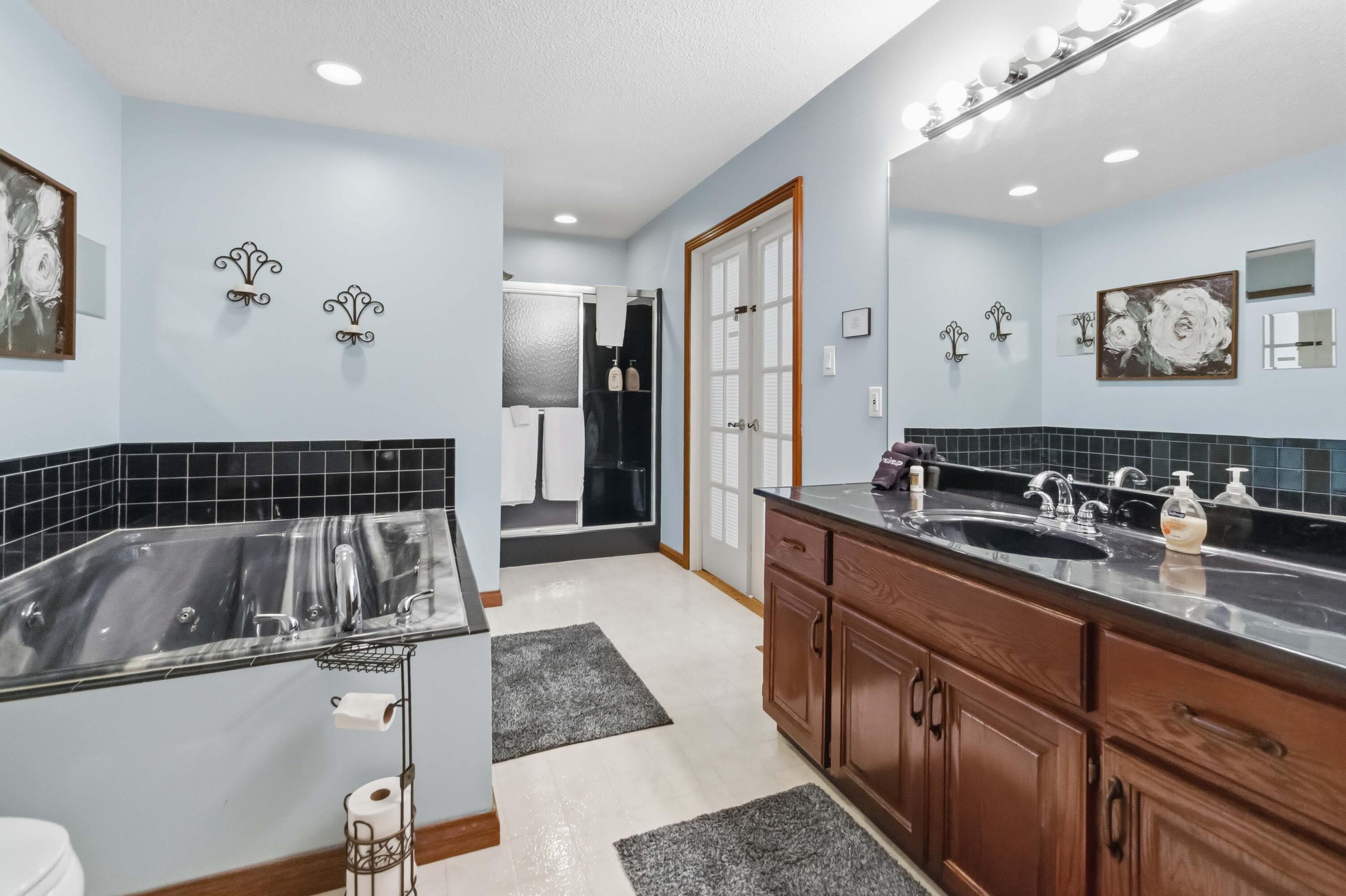 414 Lake Forest Drive Property Photo 41
