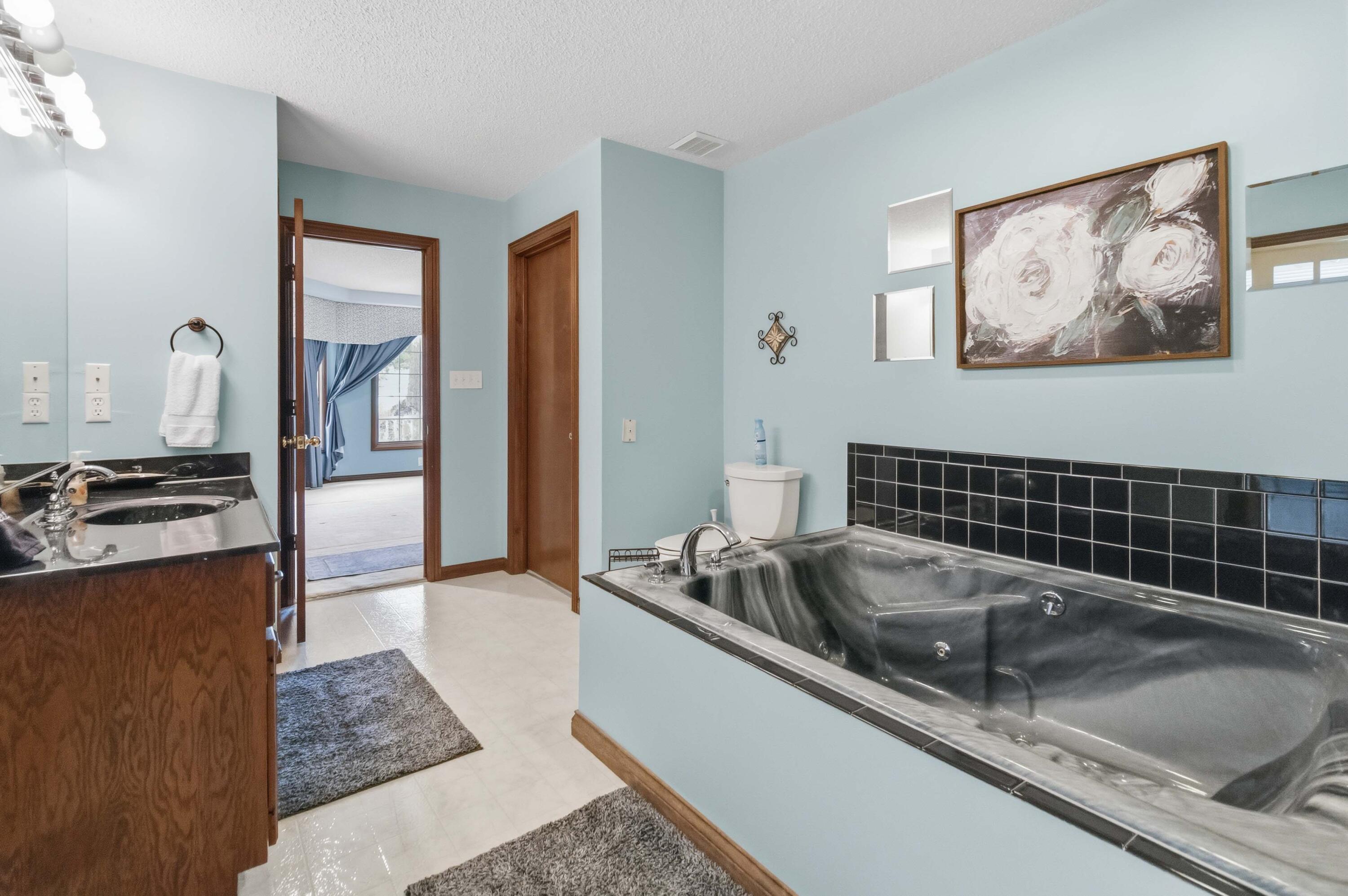 414 Lake Forest Drive Property Photo 42