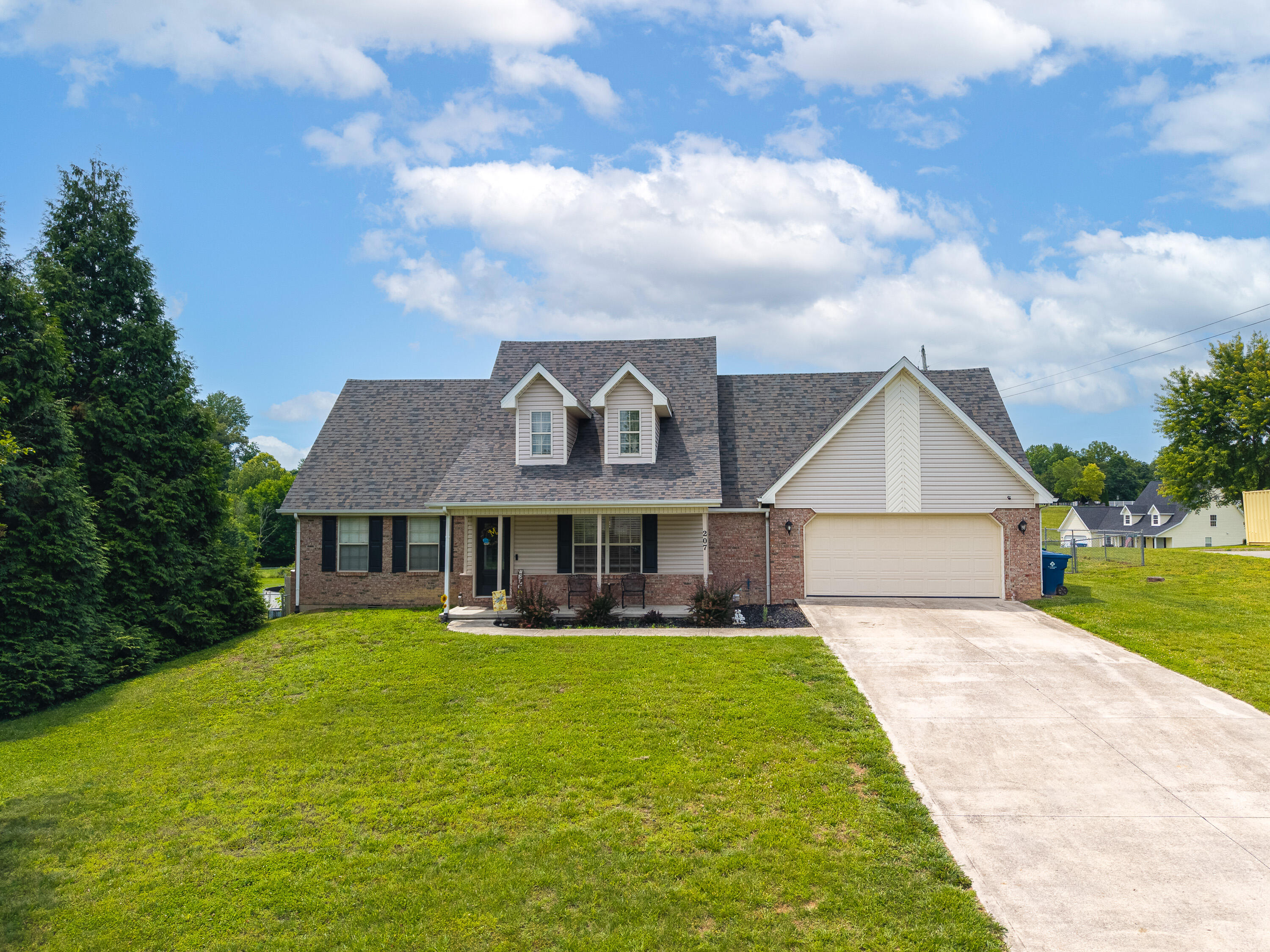 207 Clover Pointe Drive Property Photo 1