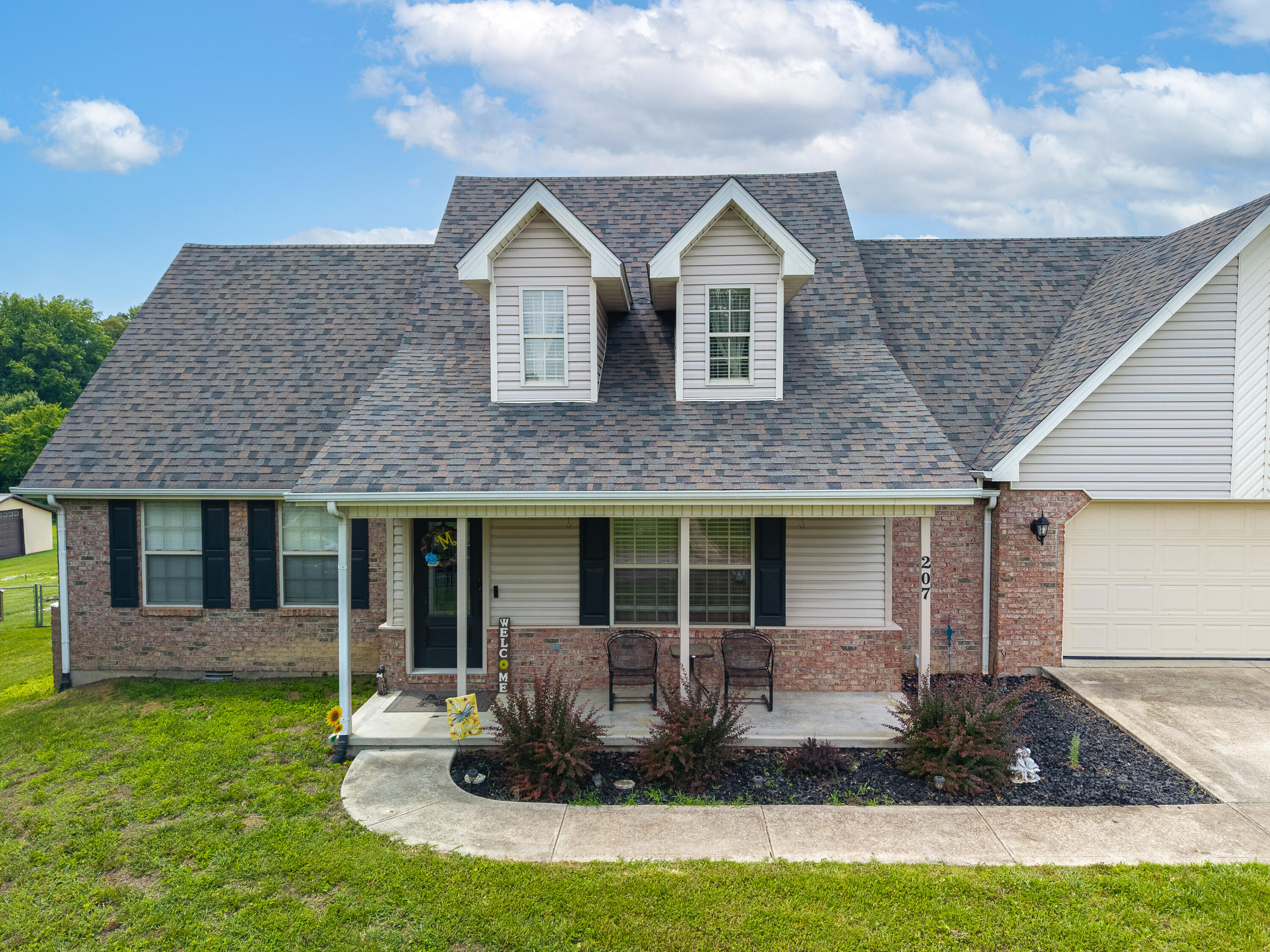 207 Clover Pointe Drive Property Photo 5