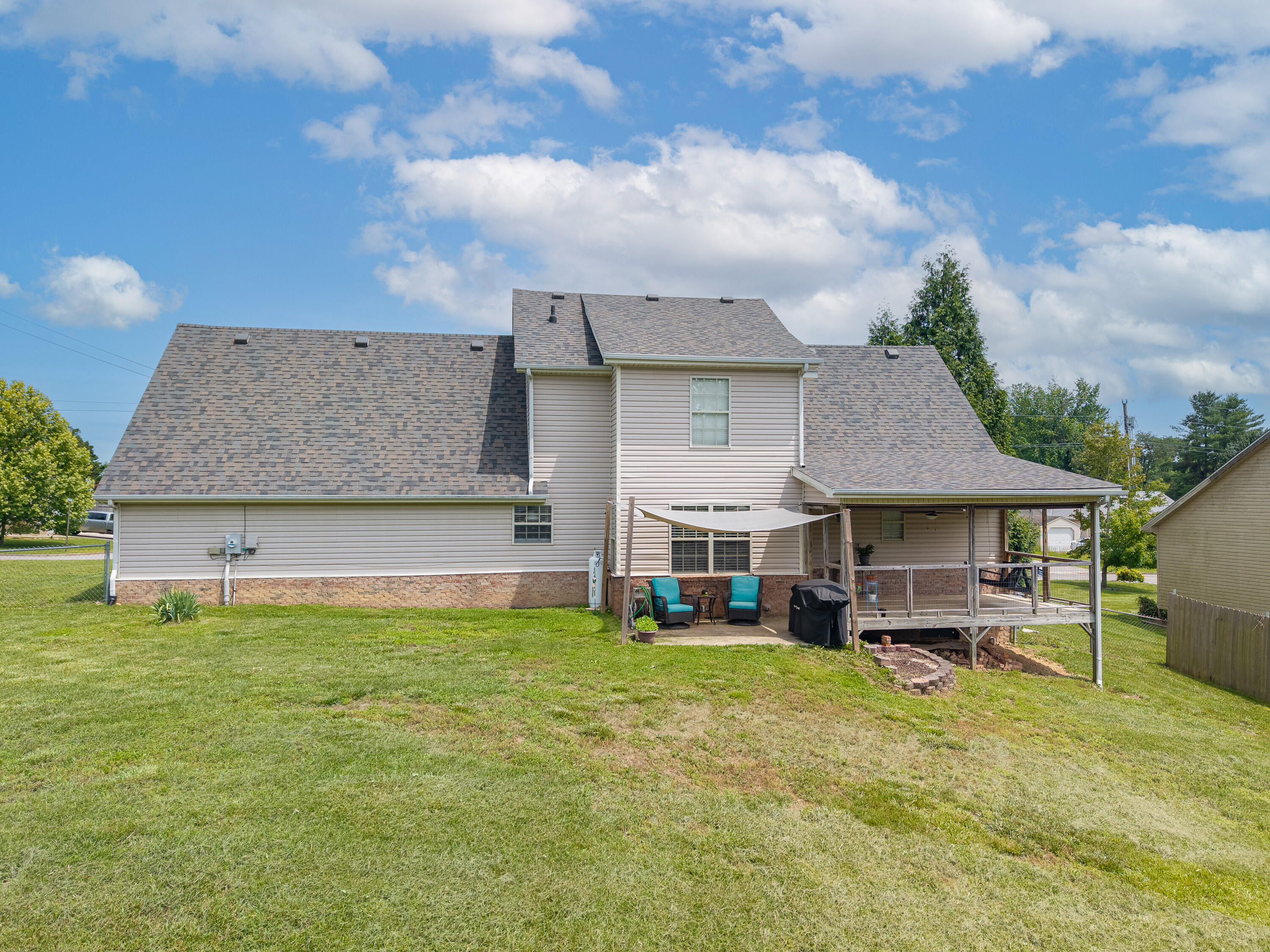 207 Clover Pointe Drive Property Photo 7