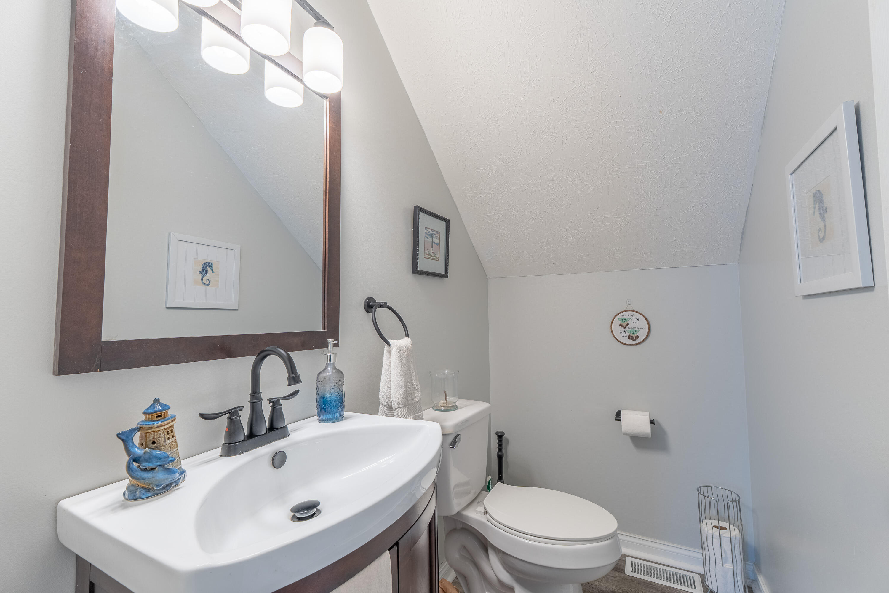 207 Clover Pointe Drive Property Photo 25