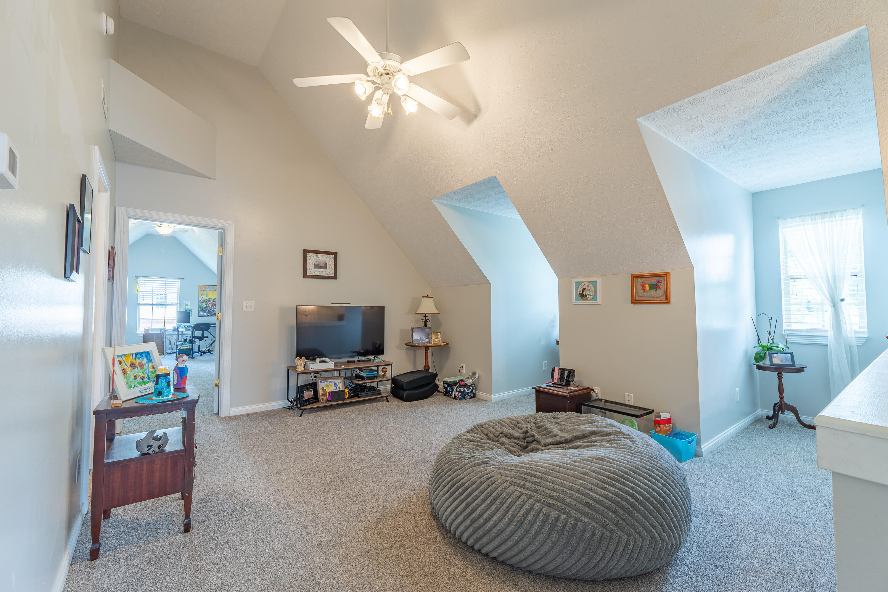 207 Clover Pointe Drive Property Photo 33