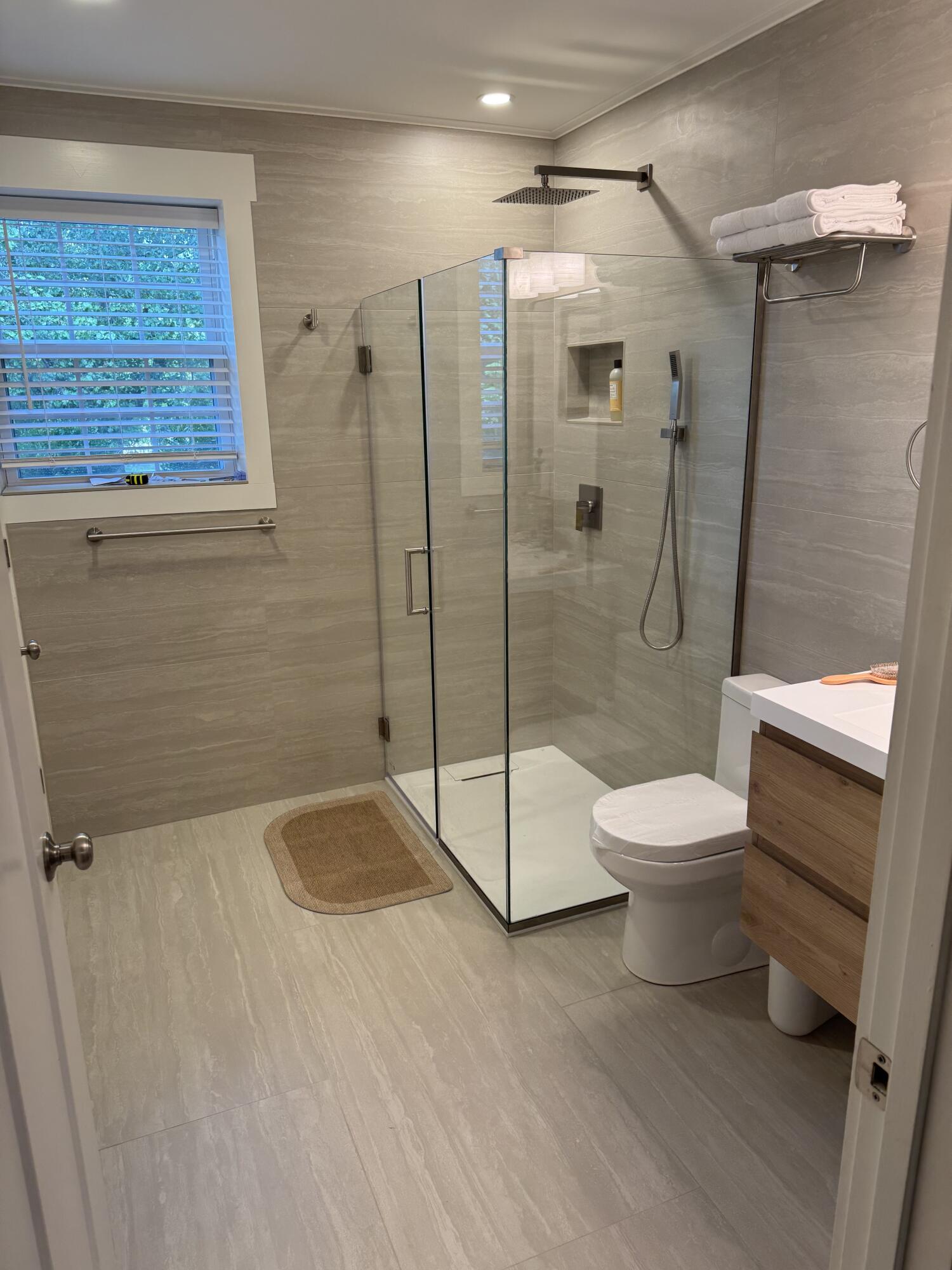 1104 Chinoe Road Property Photo 12