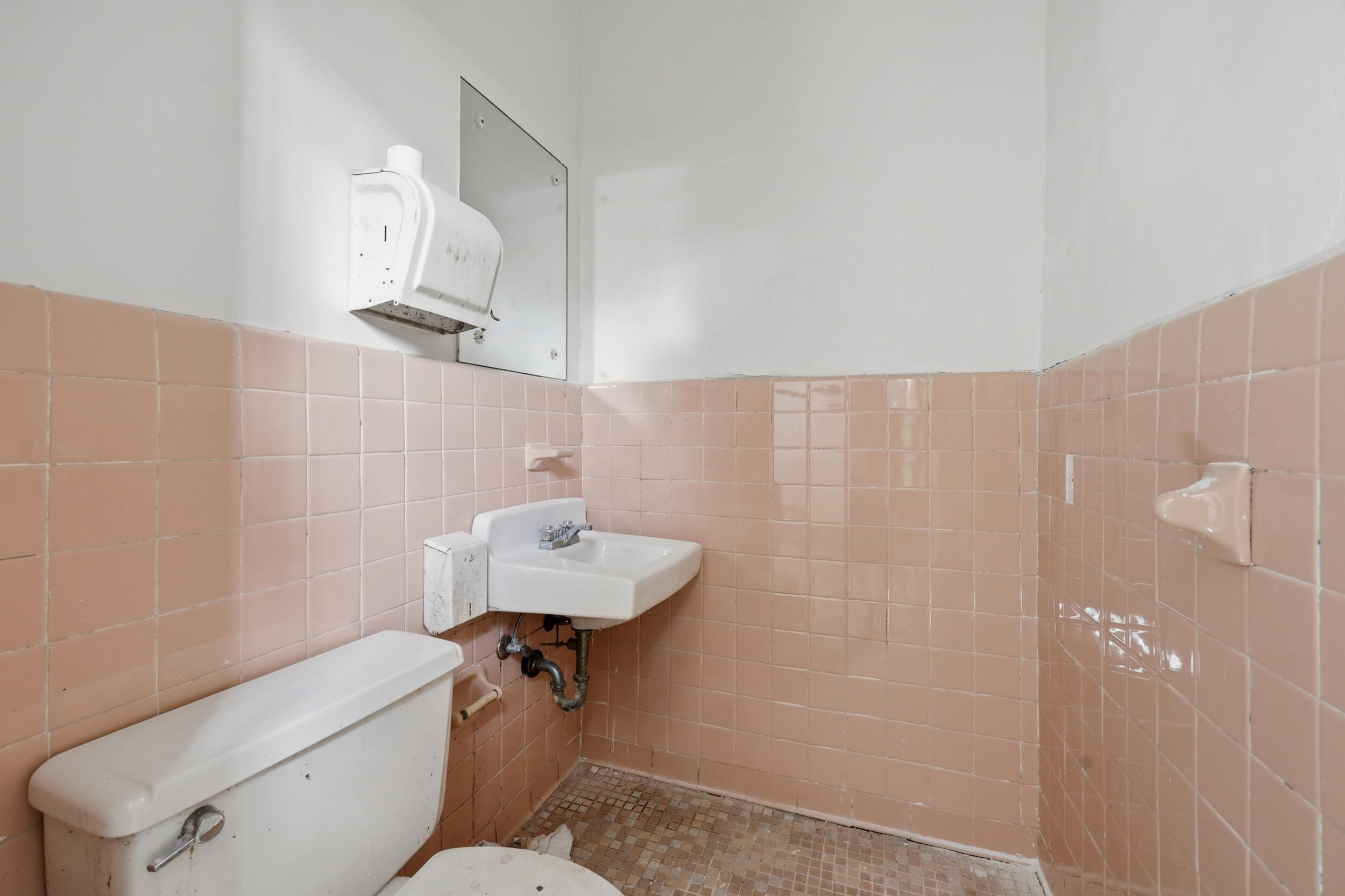 335-337 W Broadway Street Property Photo 10