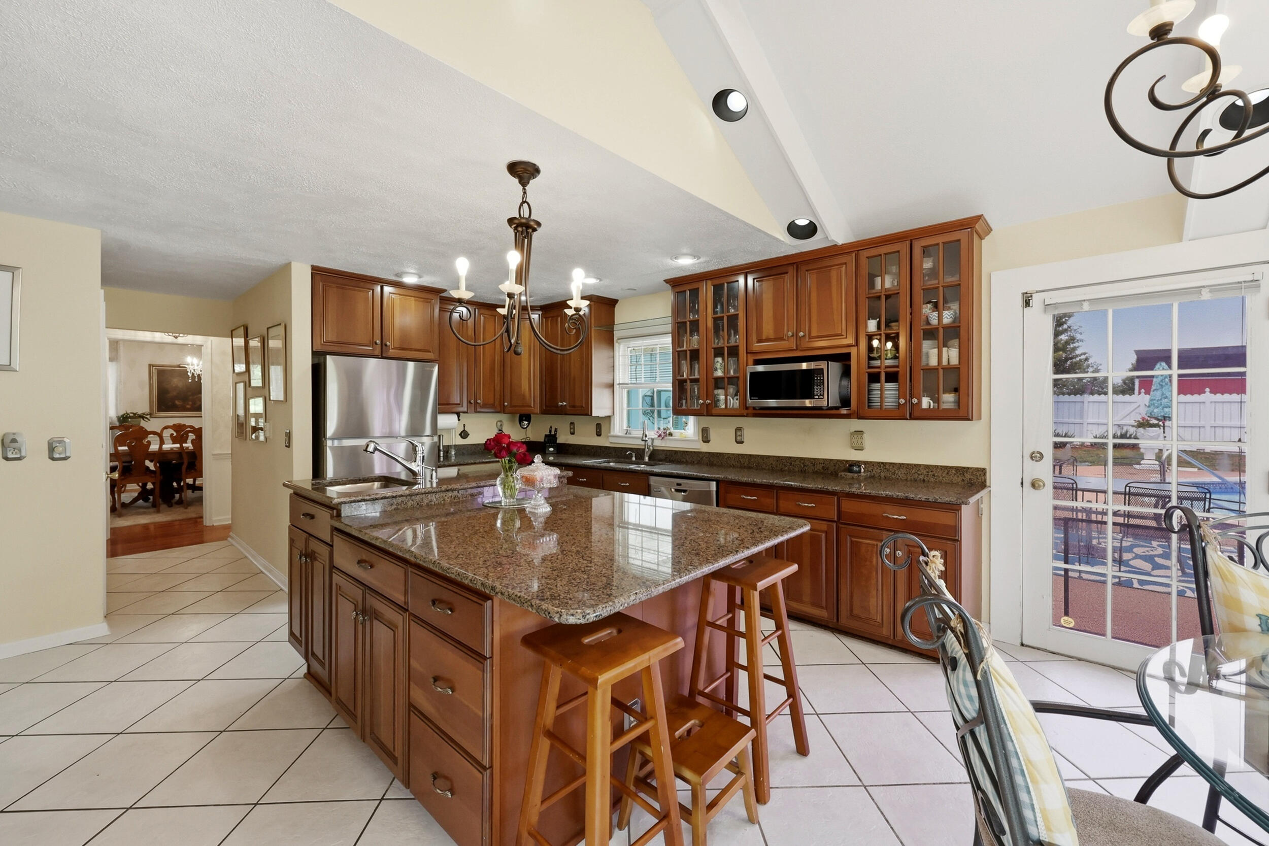 1109 Ashwood Drive Property Photo 4