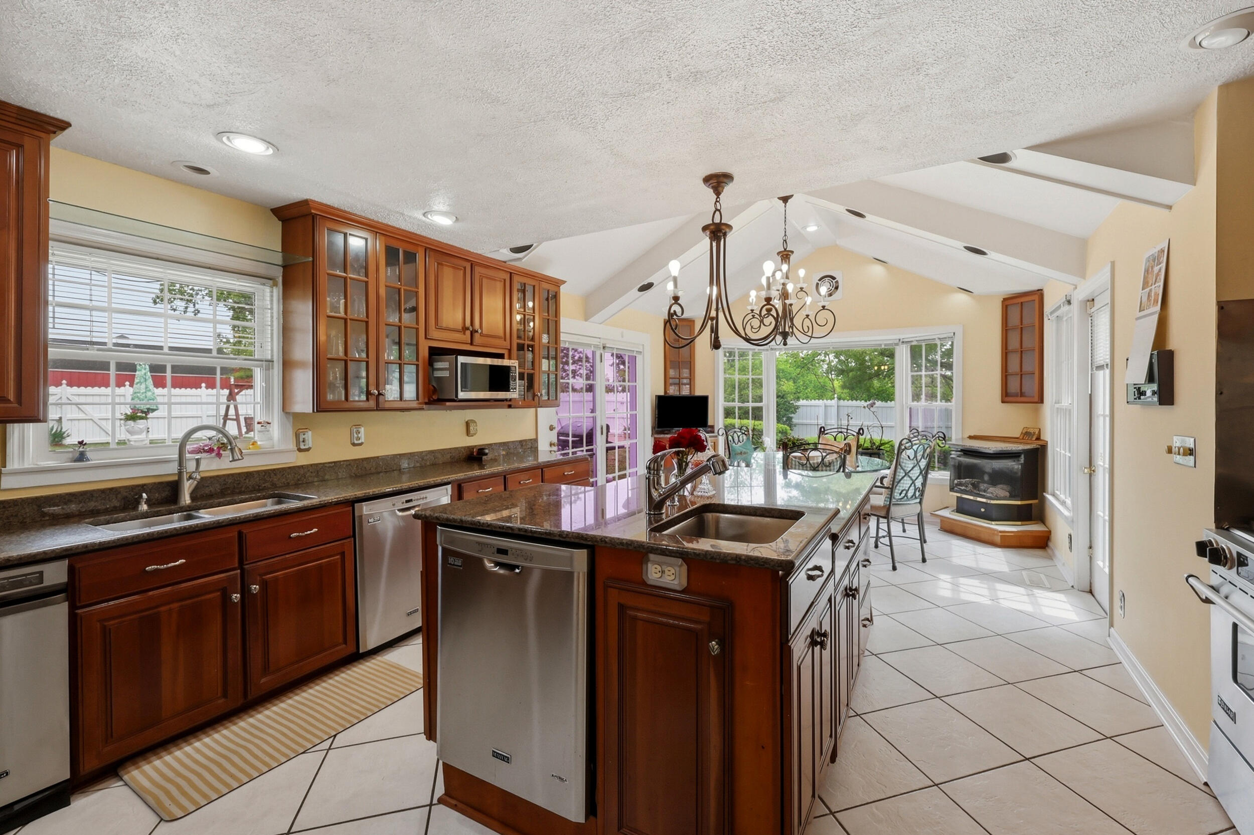 1109 Ashwood Drive Property Photo 7