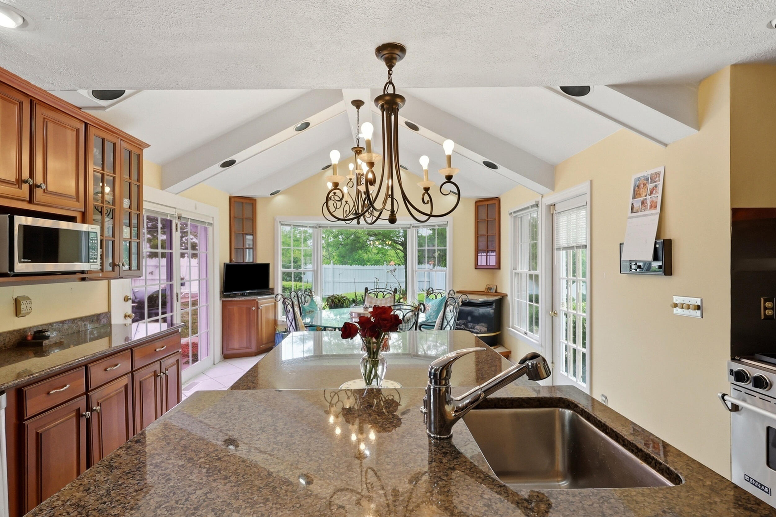 1109 Ashwood Drive Property Photo 8