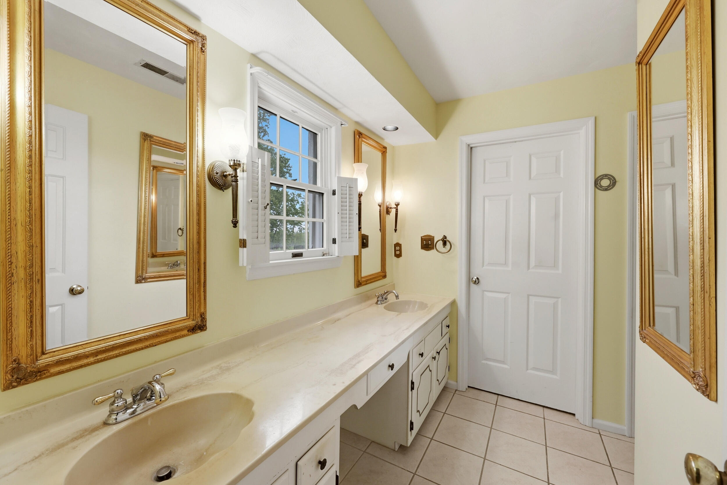 1109 Ashwood Drive Property Photo 27