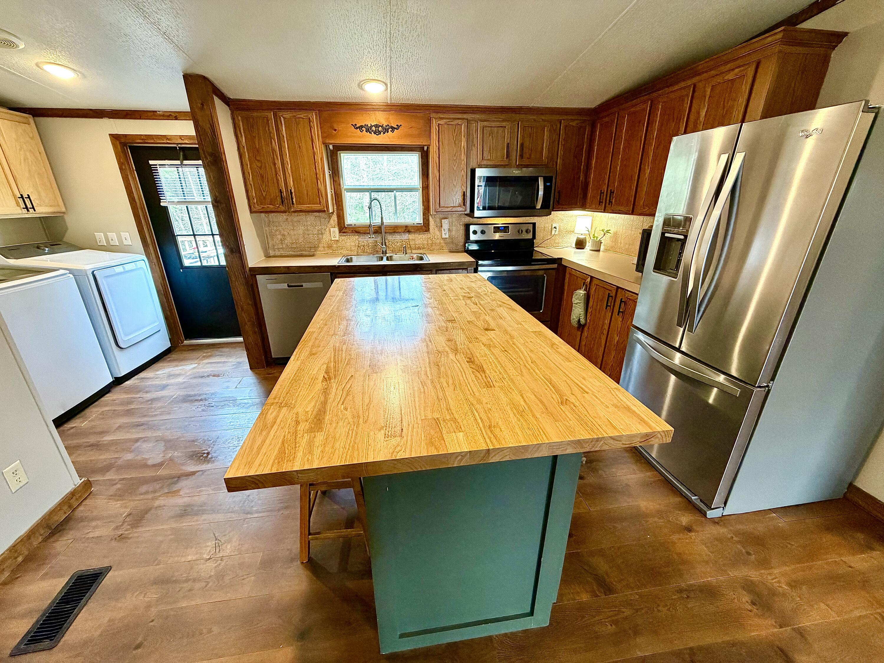 112 Speed Drive Property Photo 8