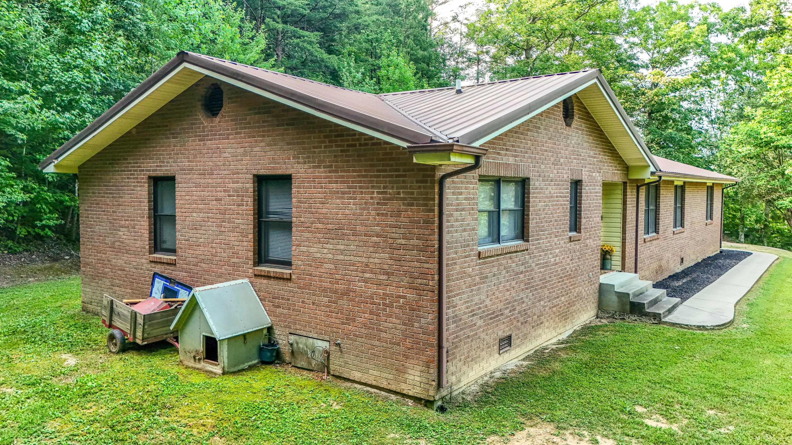 400 Buc Road Property Photo 2