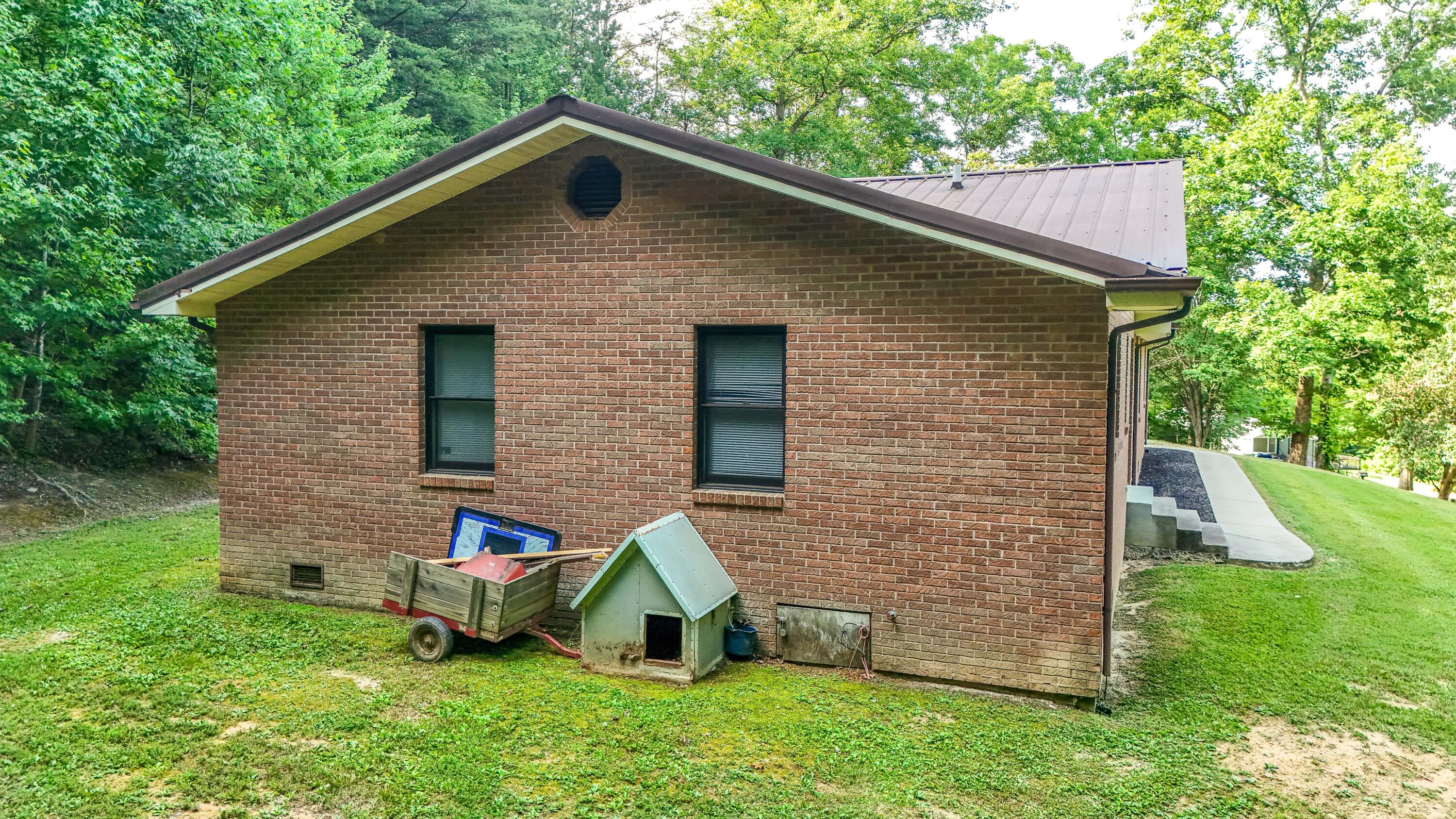 400 Buc Road Property Photo 3